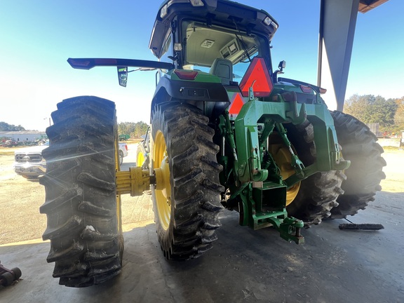 2022 John Deere 8R 230 Photo 3