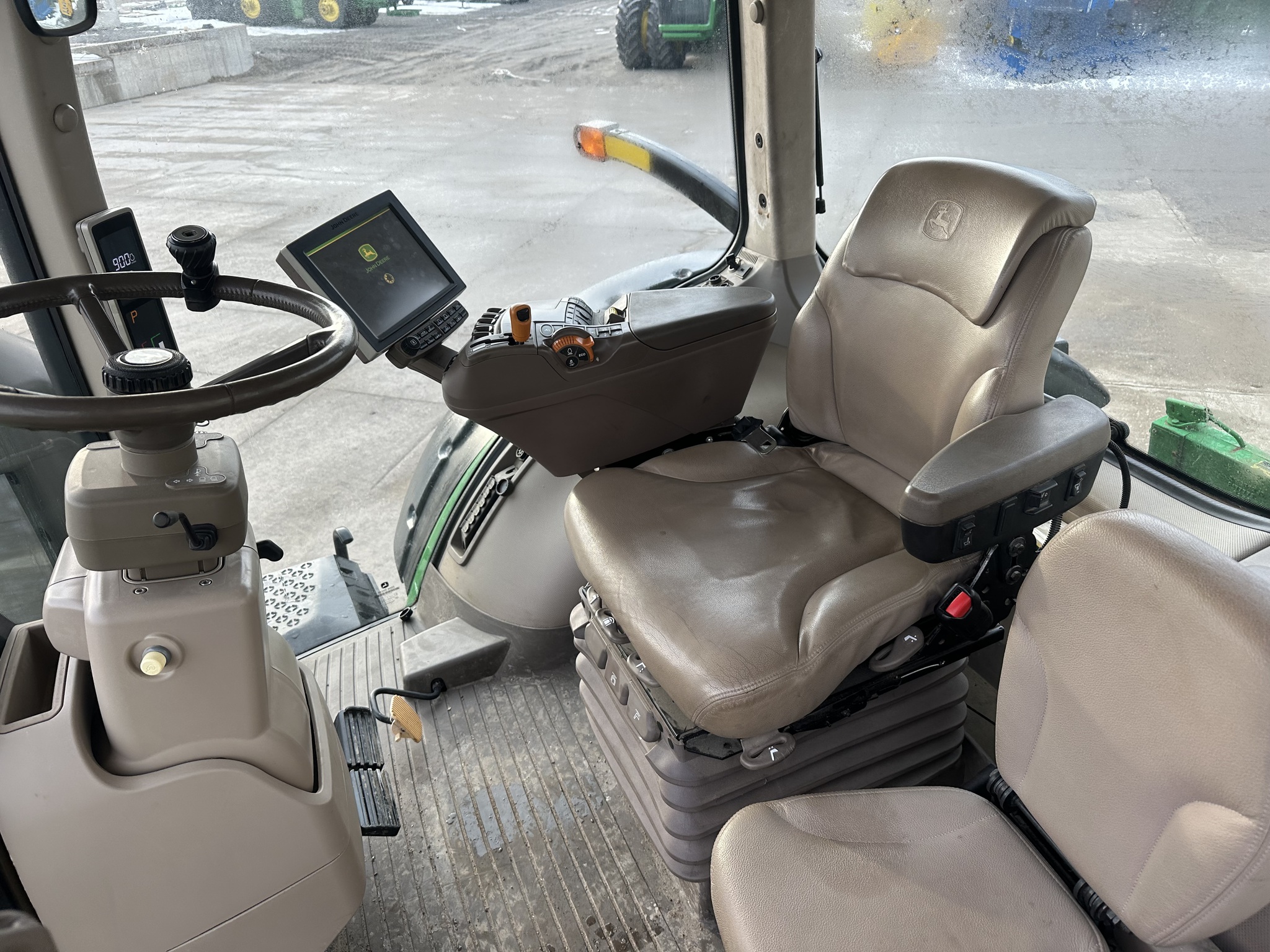 2018 John Deere 8270R Image 3