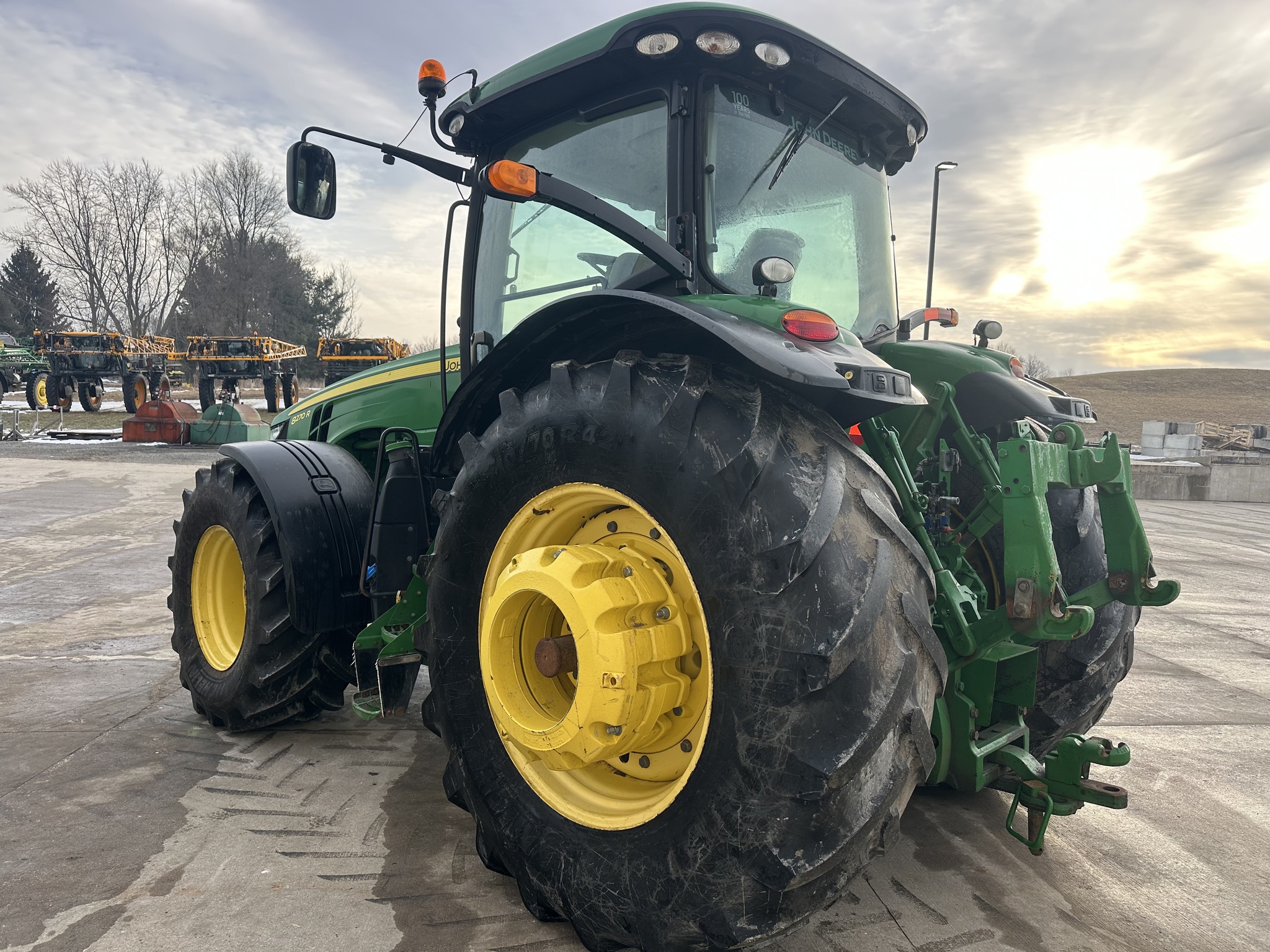 2018 John Deere 8270R Image 8
