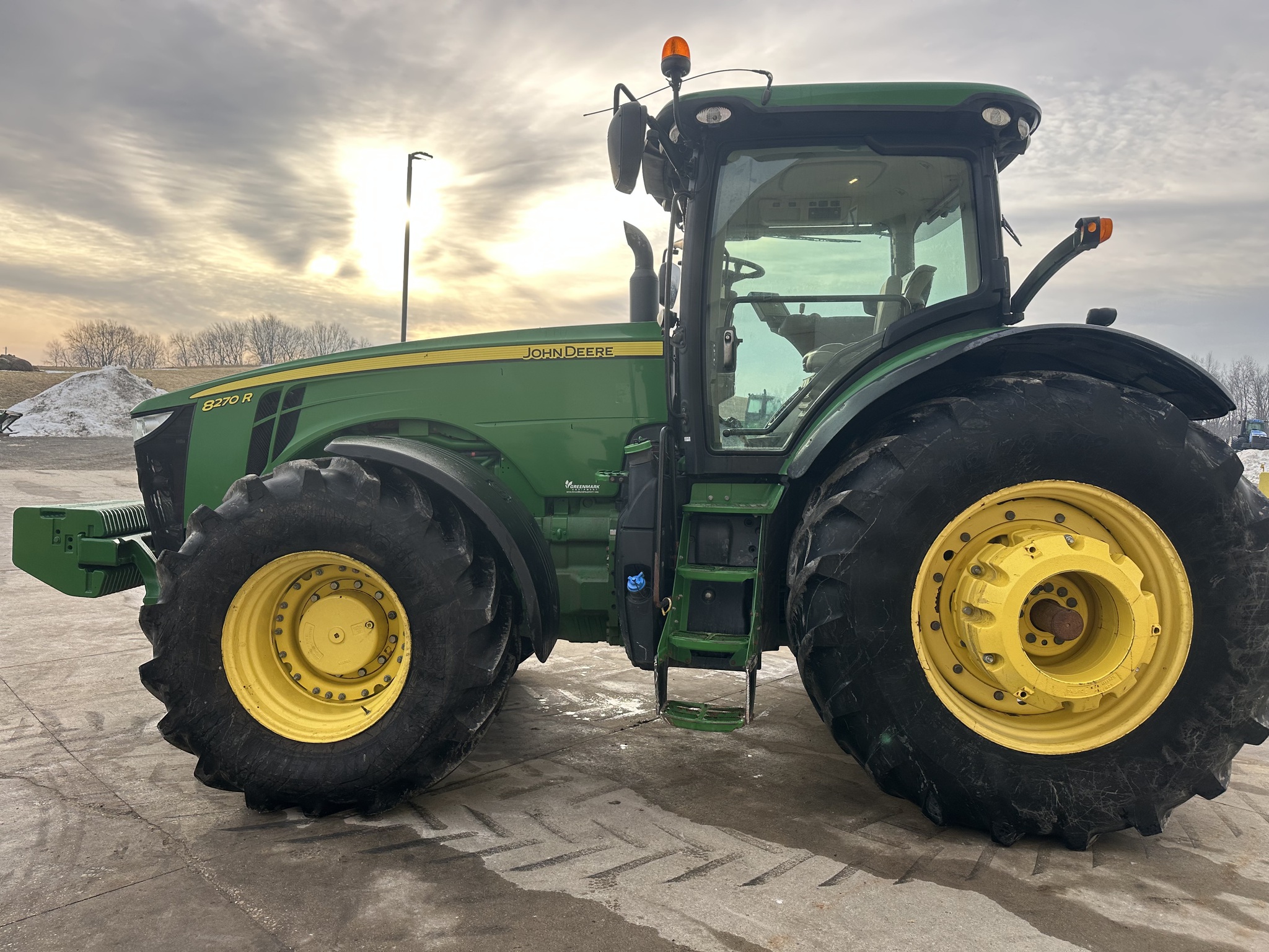 2018 John Deere 8270R Image 5