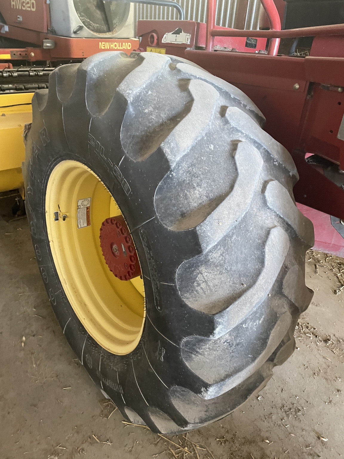 2013 New Holland H8040 Image 4