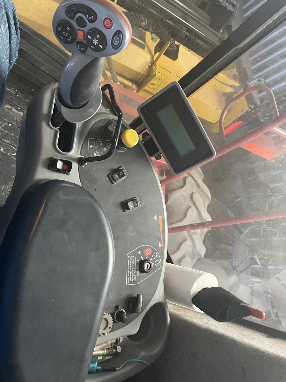 2013 New Holland H8040 Image 16