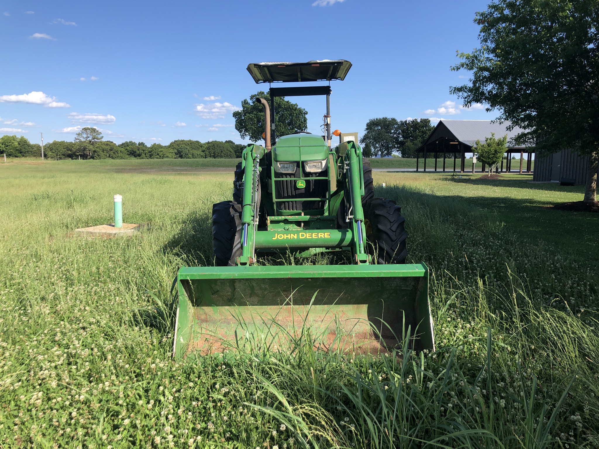 2014 John Deere 6105D Image 2