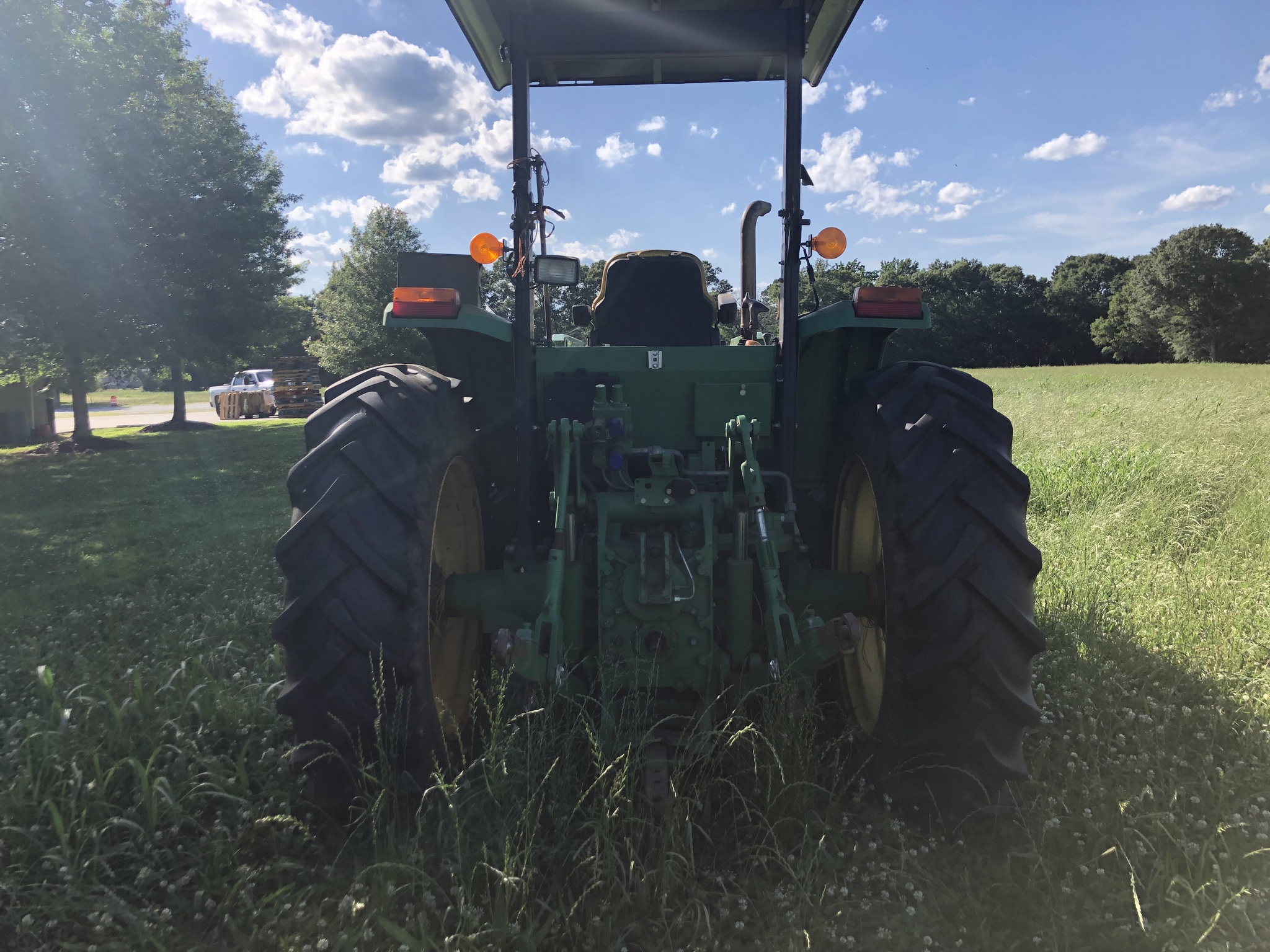 2014 John Deere 6105D Image 3