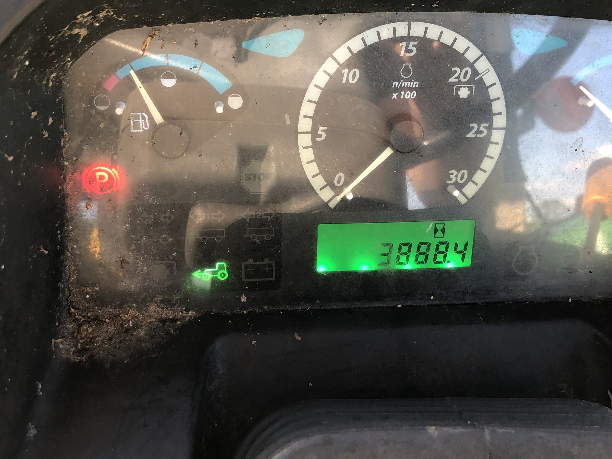 2014 John Deere 6105D Image 4