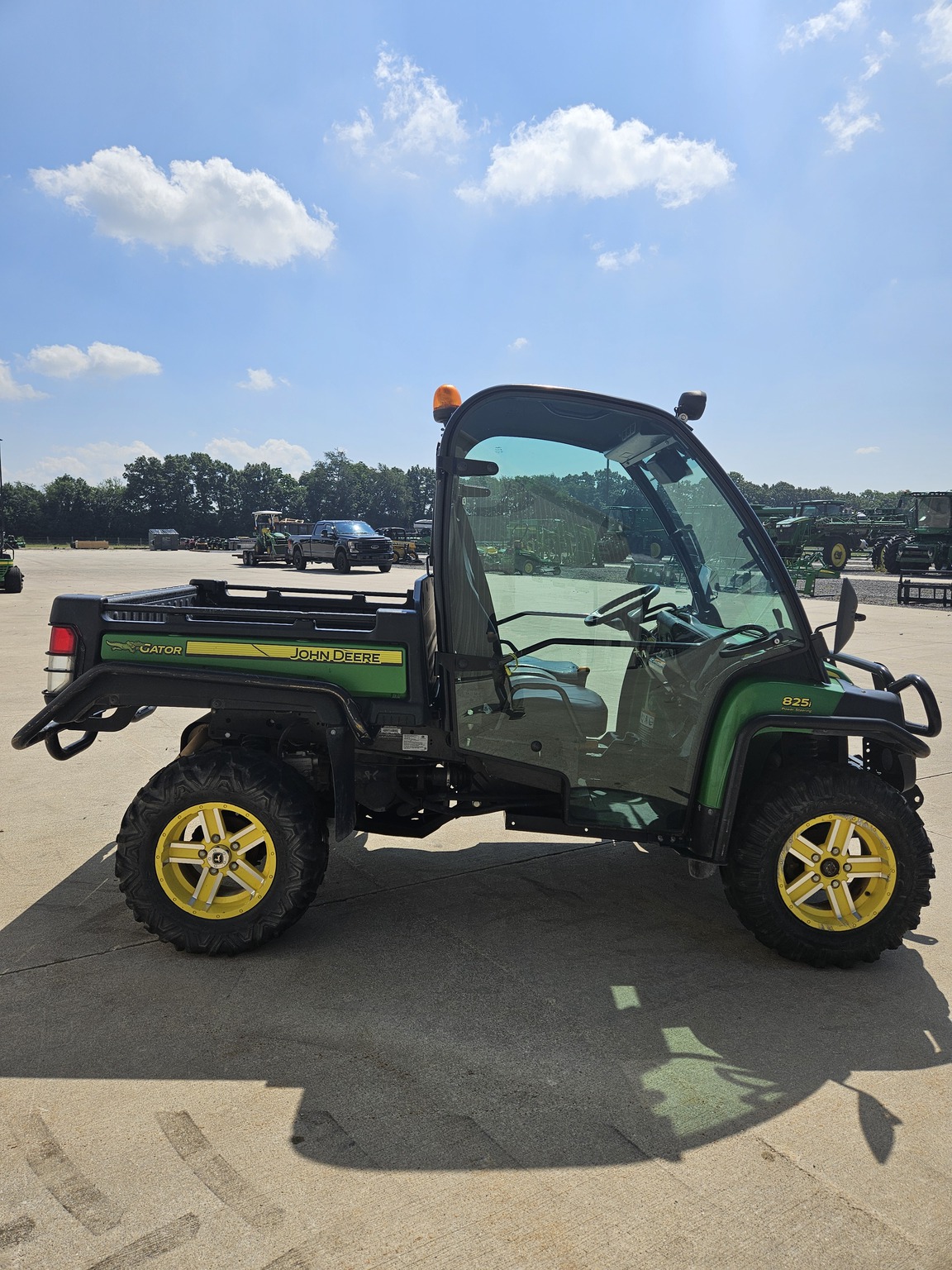 2014 John Deere XUV 825i Image 4