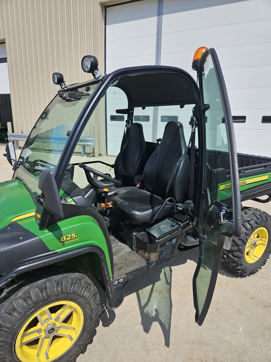 2014 John Deere XUV 825i Image 9