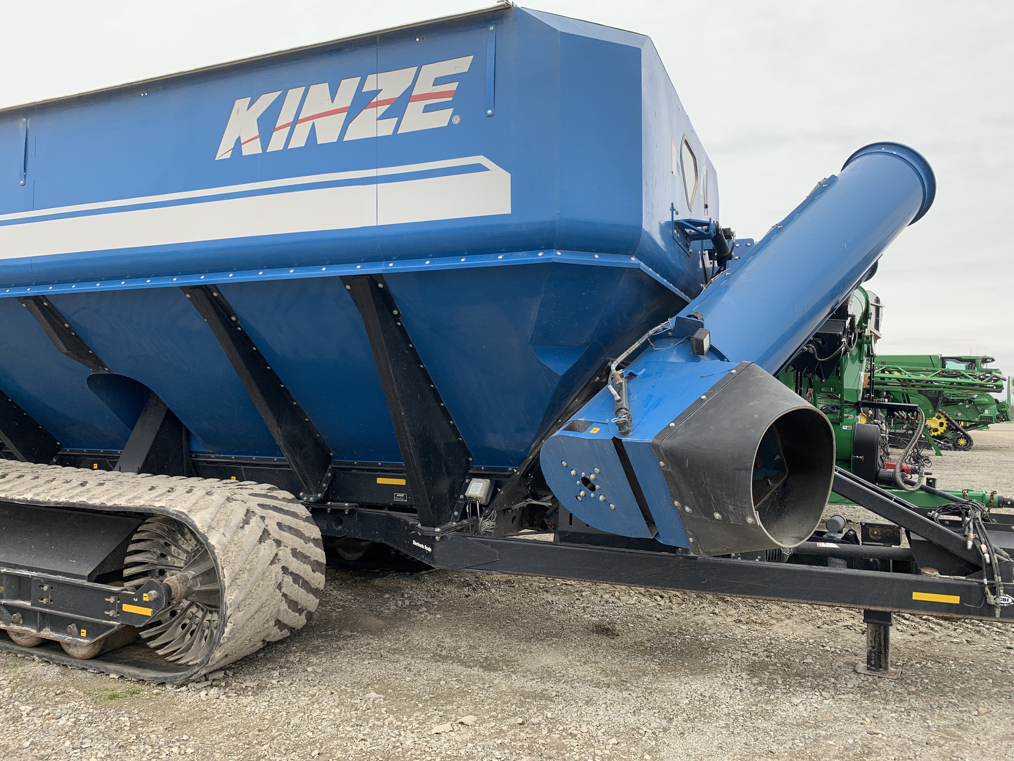 2014 Kinze 1300 at Heritage Tractor in Pittsburg, KS