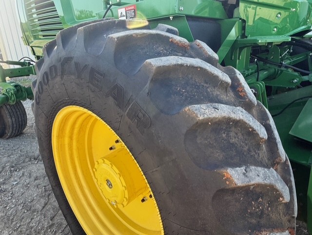 2019 John Deere W235 Image 10
