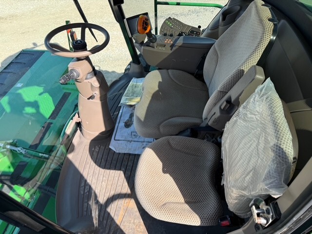 2019 John Deere W235 Image 17
