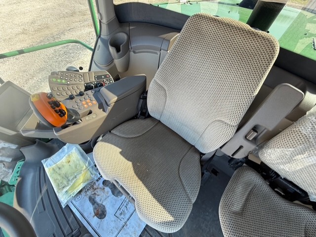 2019 John Deere W235 Image 18