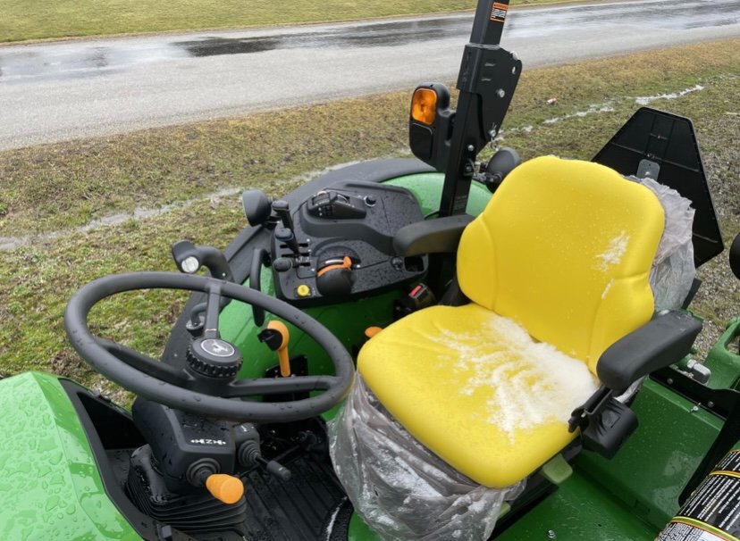 2025 John Deere 5075M Image 7