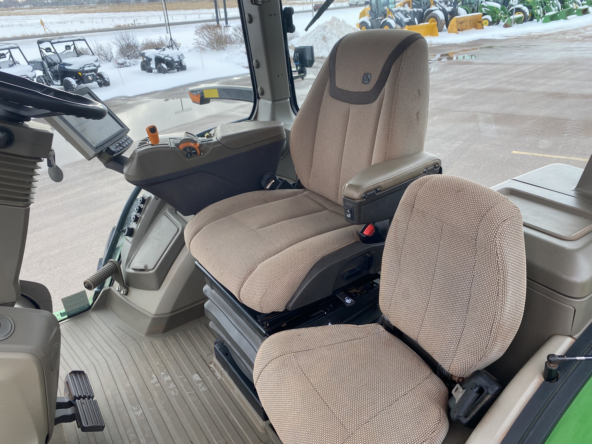 2023 John Deere 7R 210 Image 18