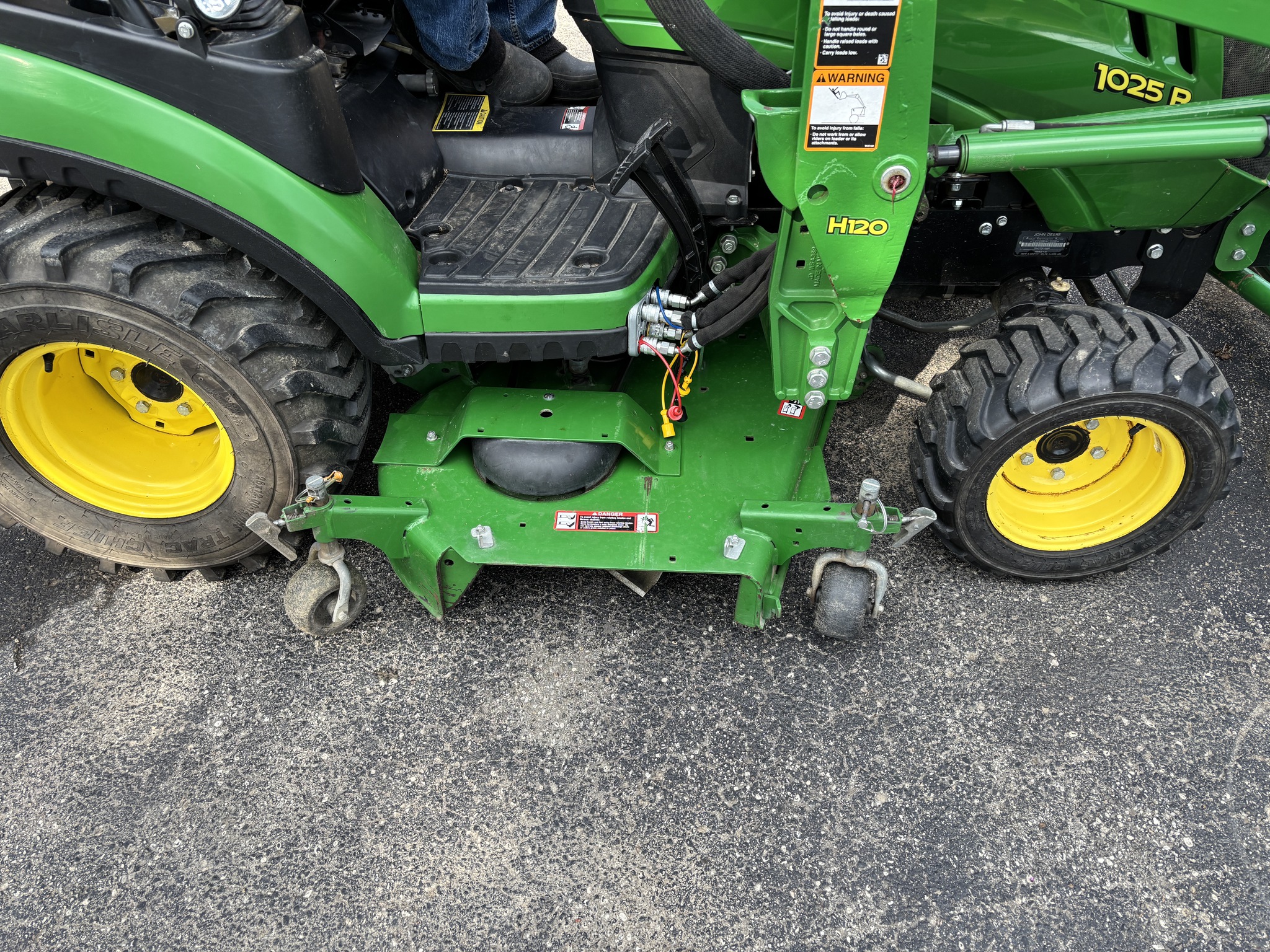 Used 2017 John Deere 1025R Compact Utility Tractors at Koenig Equipment in Germantown, OH - PhotoXL9
