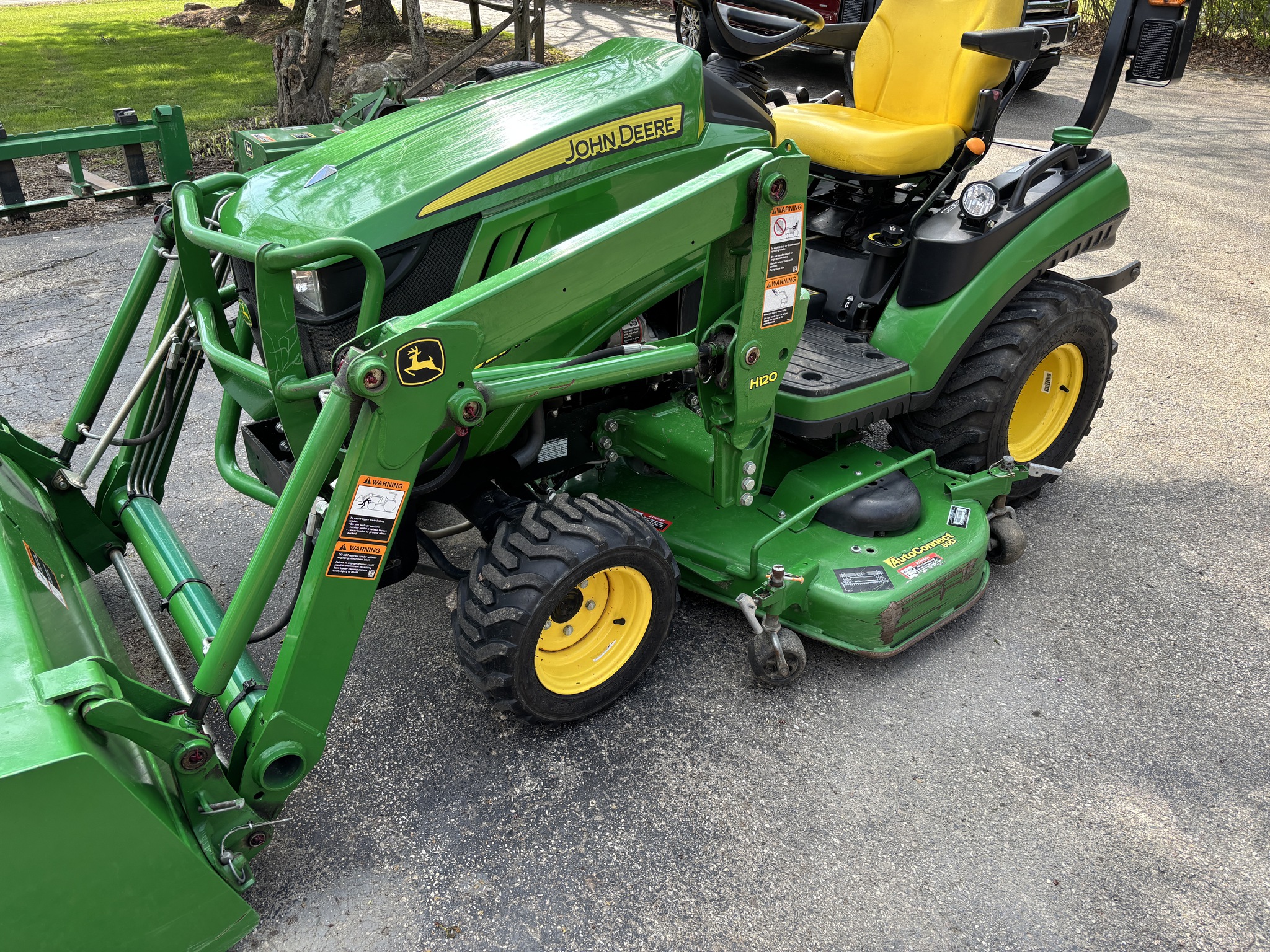 Used 2017 John Deere 1025R Compact Utility Tractors at Koenig Equipment in Germantown, OH - PhotoXL11
