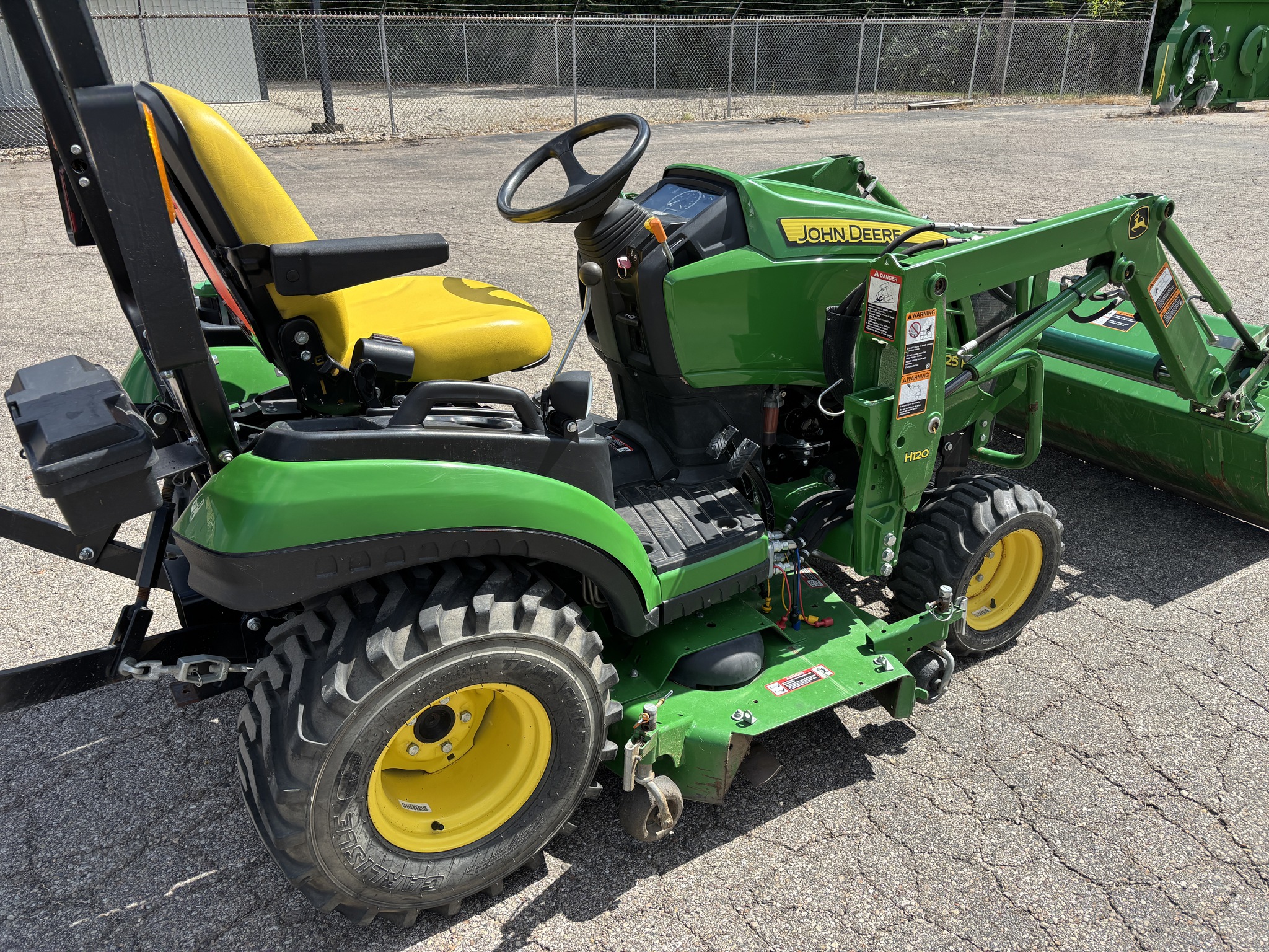 Used 2017 John Deere 1025R Compact Utility Tractors at Koenig Equipment in Germantown, OH - PhotoXL18