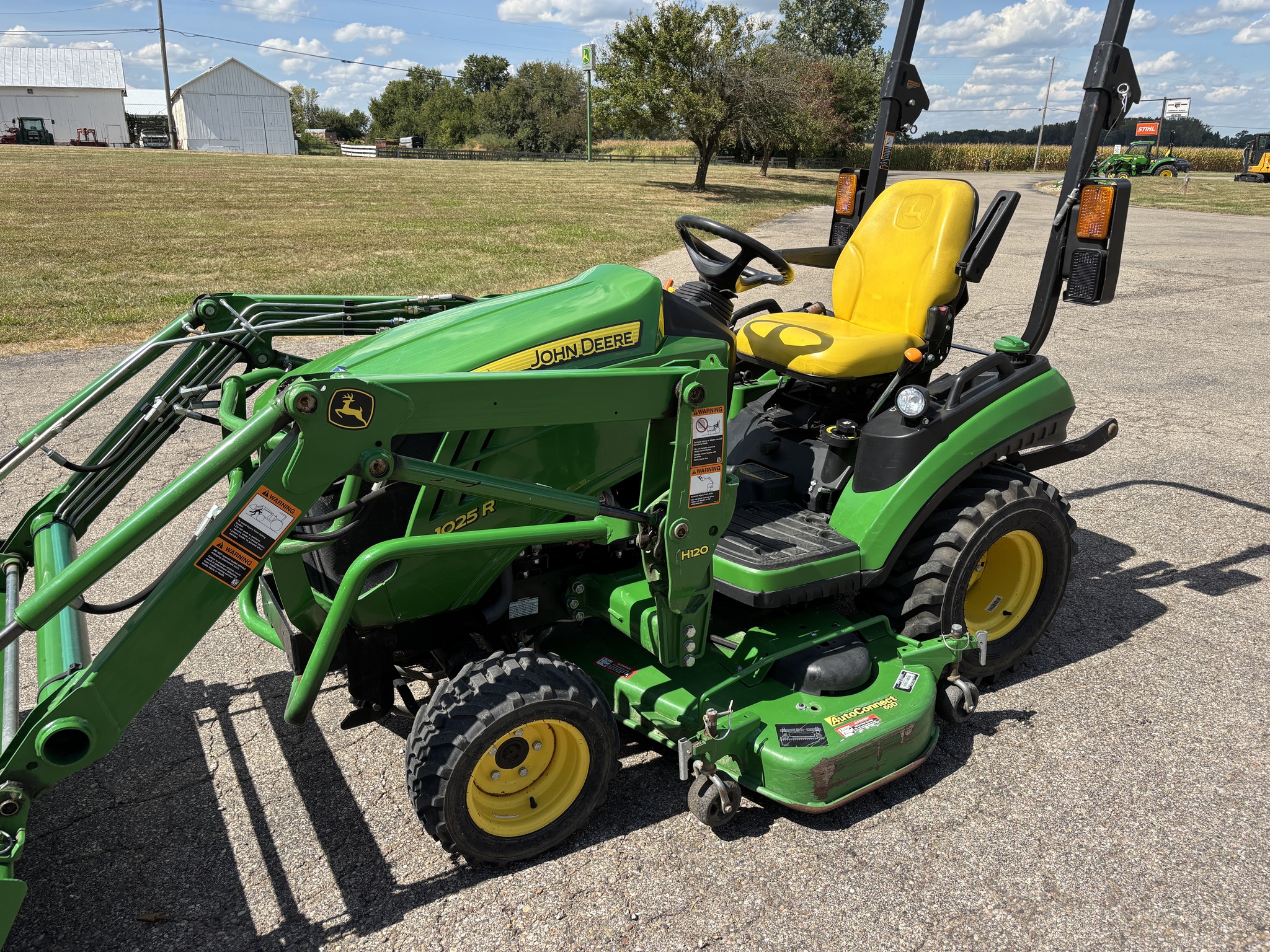 Used 2017 John Deere 1025R Compact Utility Tractors at Koenig Equipment in Germantown, OH - PhotoXL23