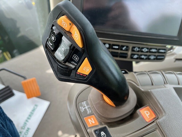 2023 John Deere 8R 340 Image 17