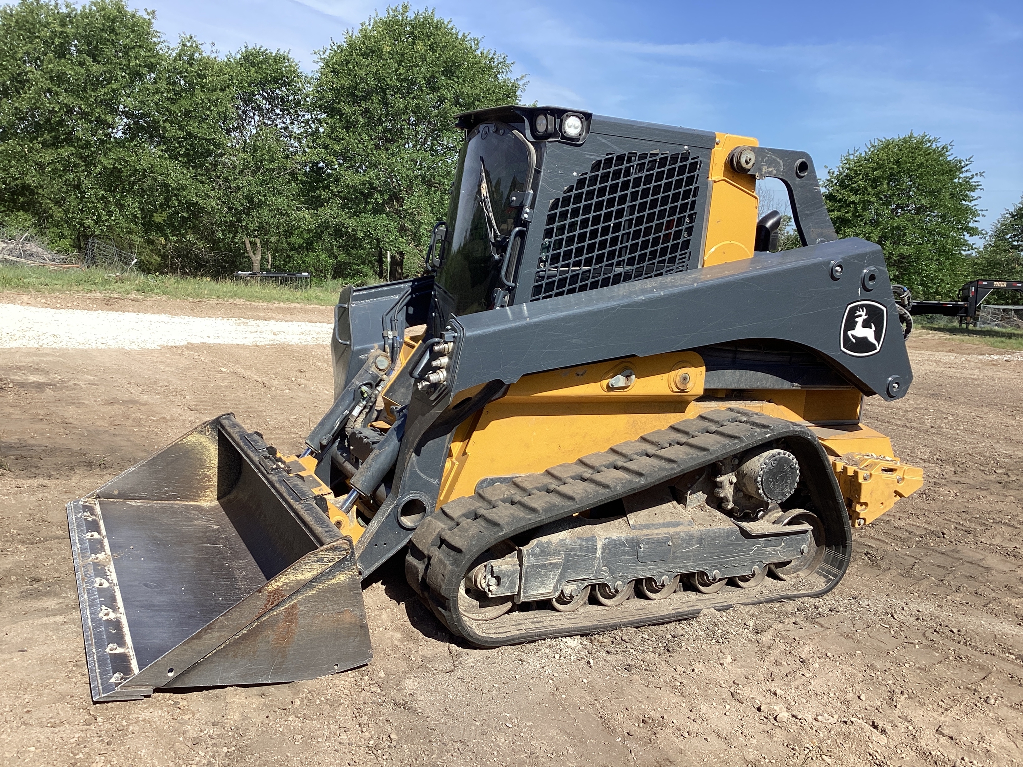 2023 John Deere 331G Image 3