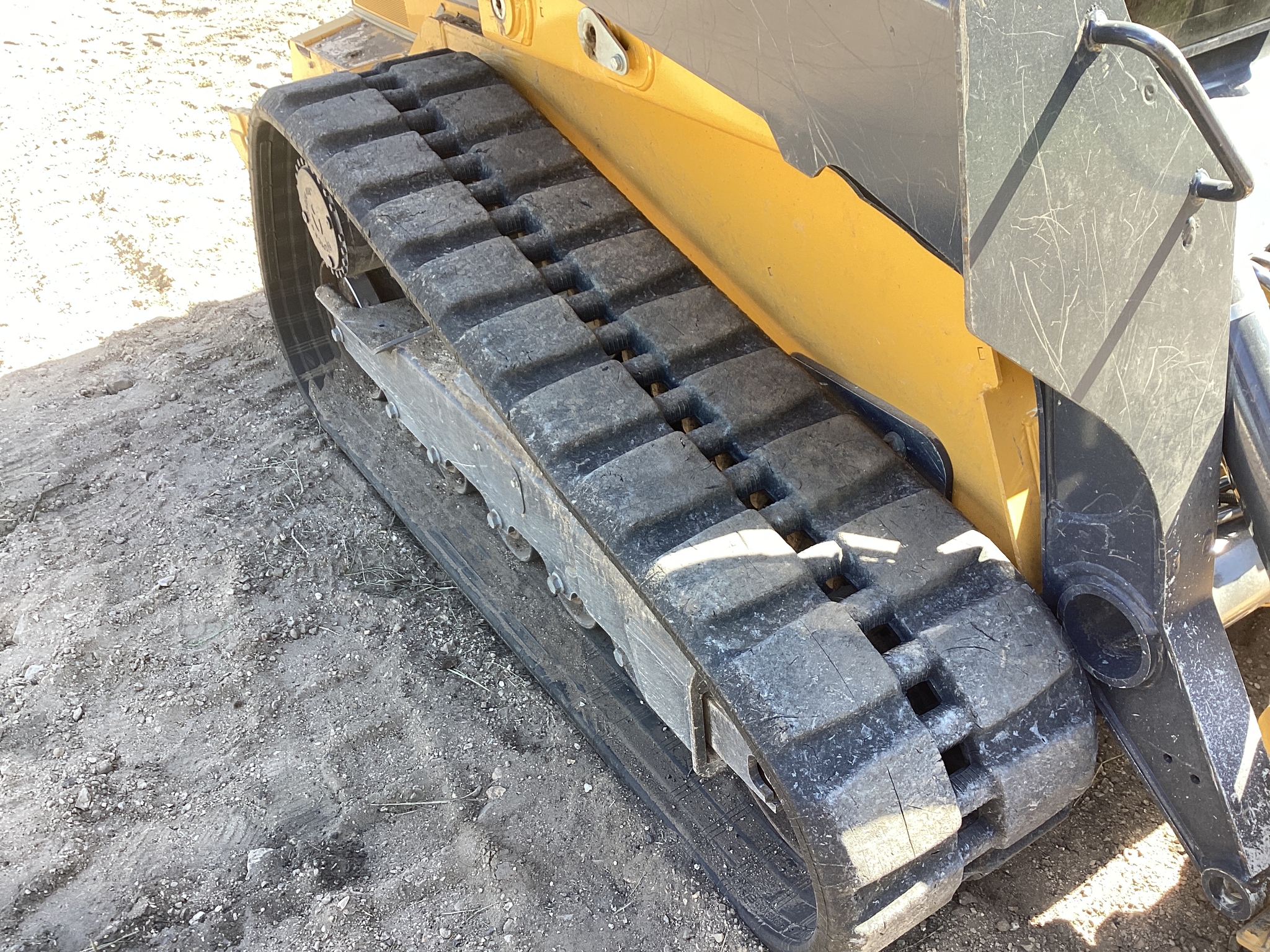 2023 John Deere 331G Image 25