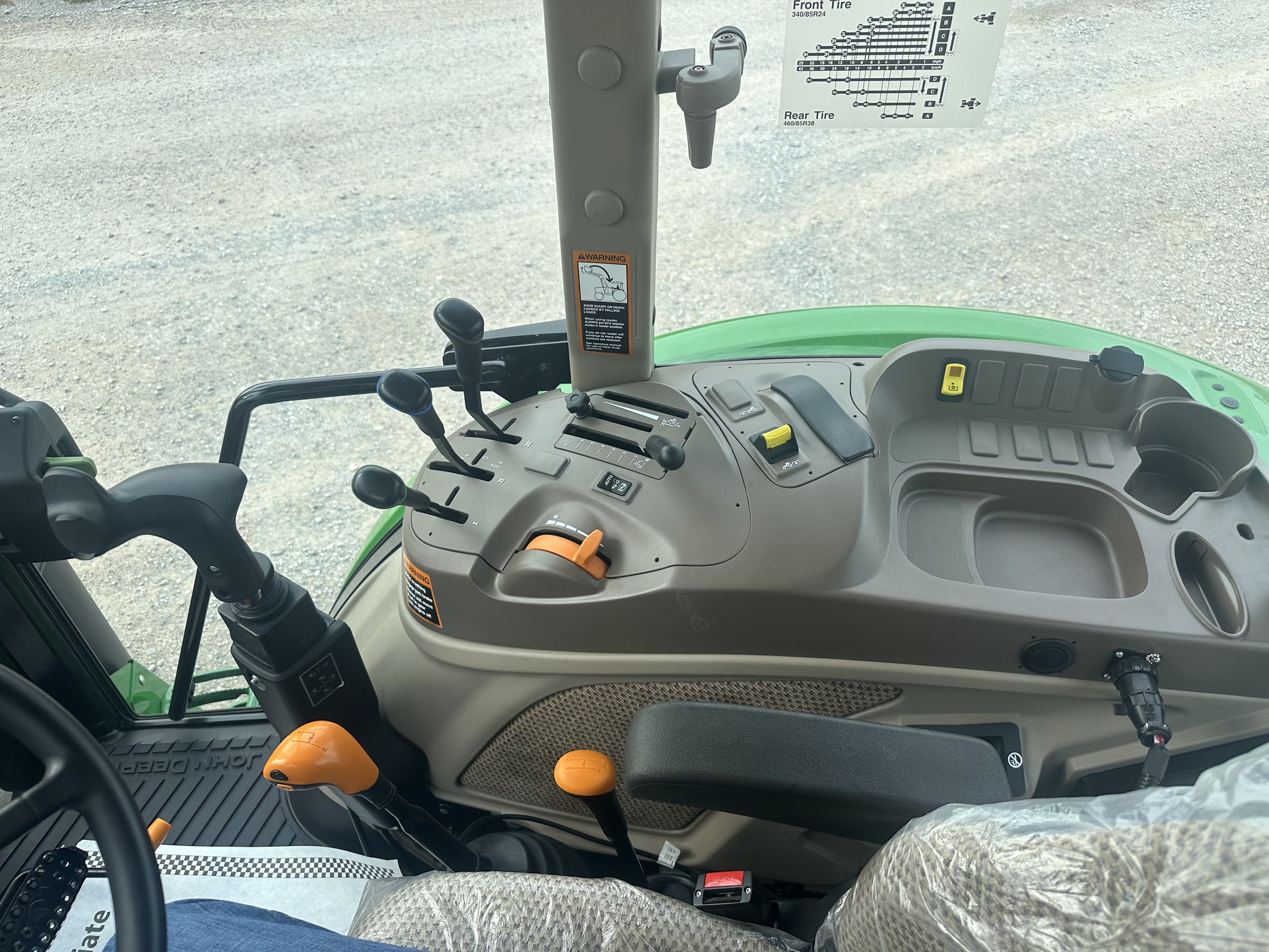 2024 John Deere 6105E Image 14