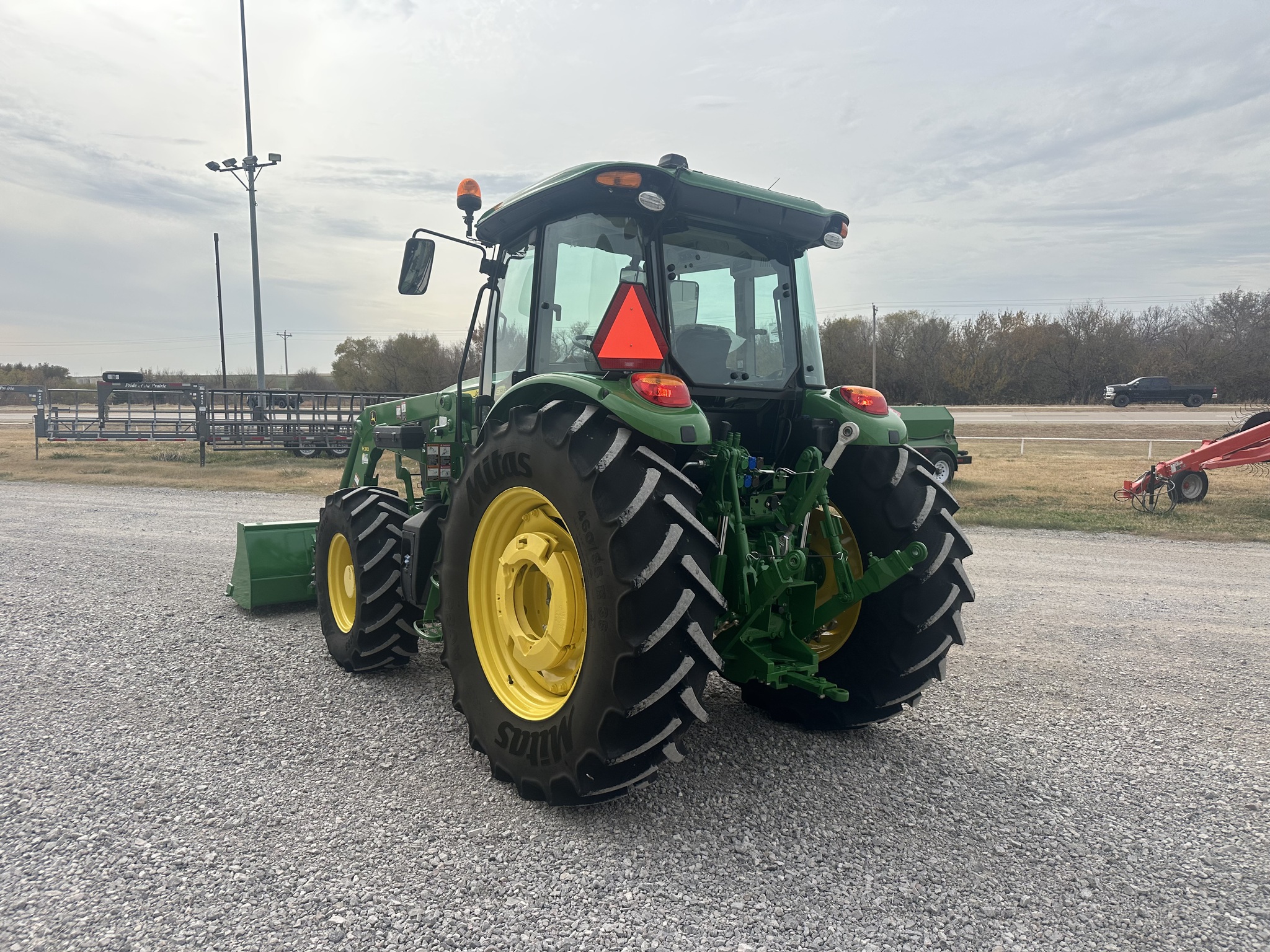 2024 John Deere 6105E Image 4