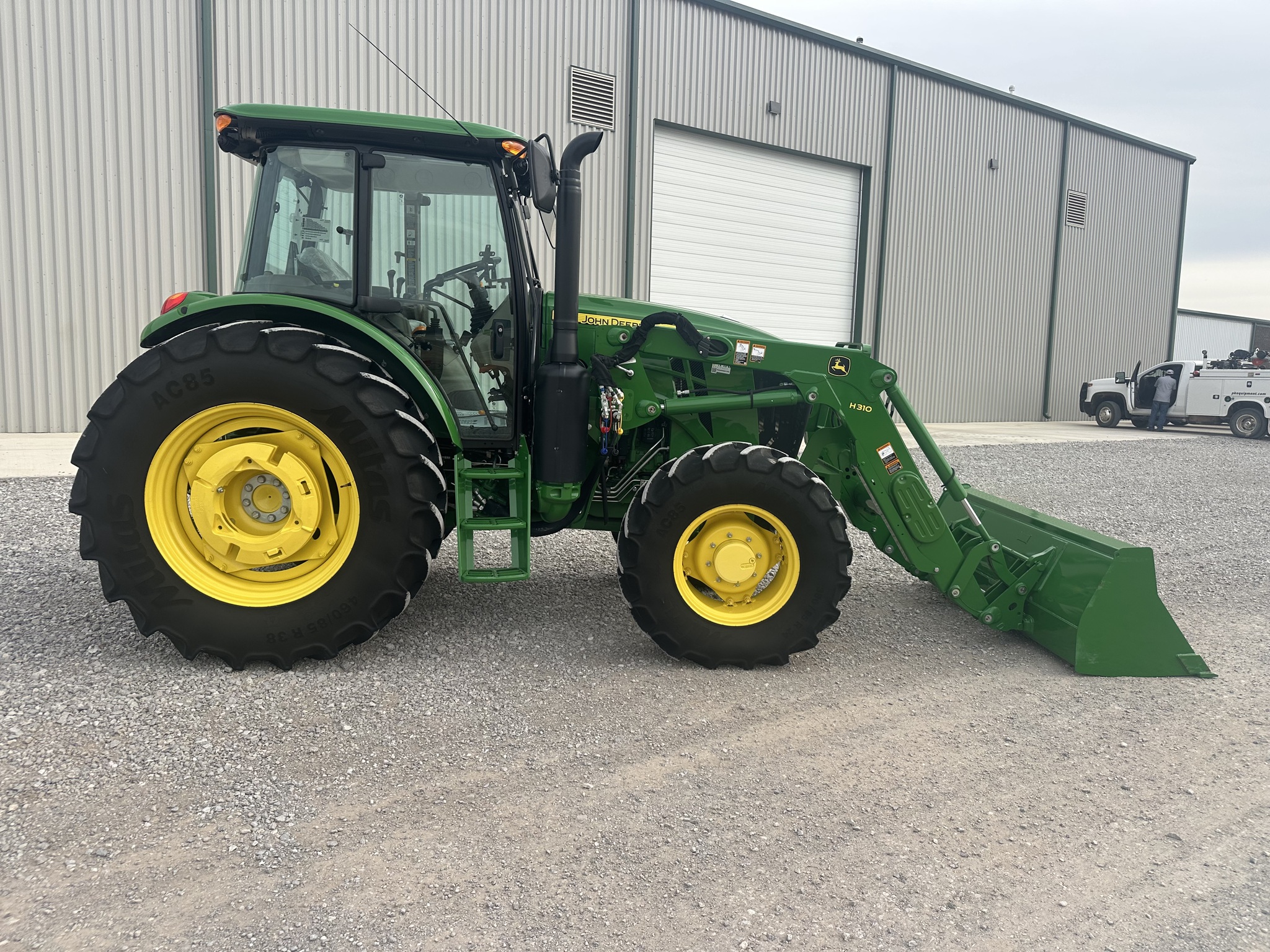 2024 John Deere 6105E Image 8