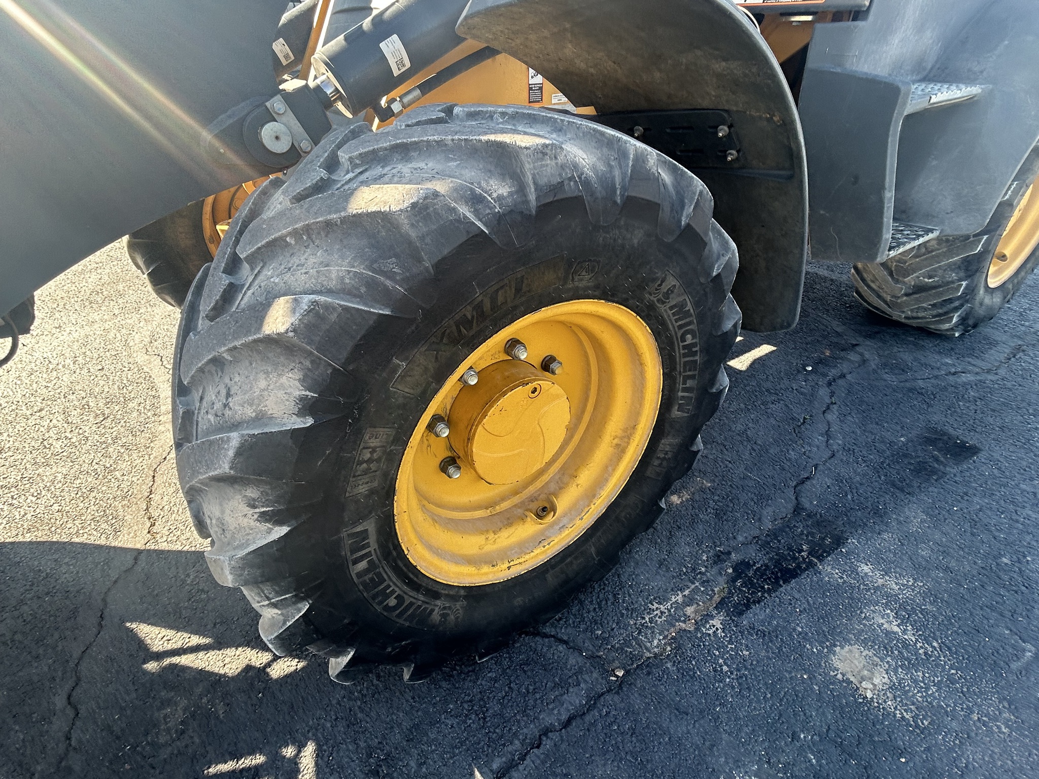  2022 John Deere 324L at Heritage Tractor in Anderson, MO