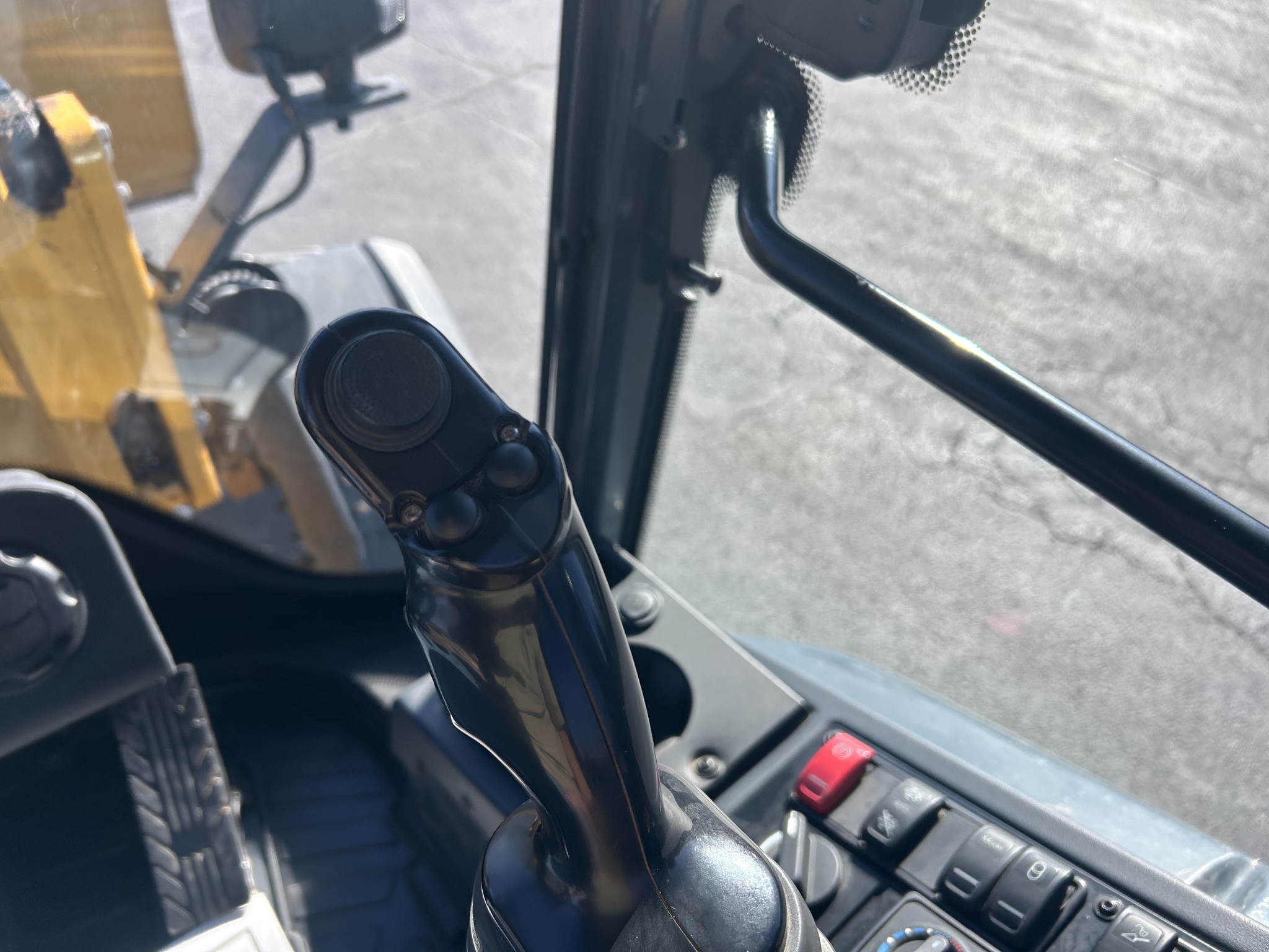  2022 John Deere 324L at Heritage Tractor in Anderson, MO