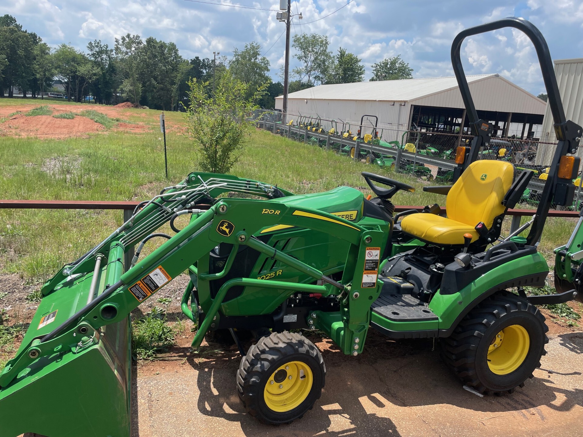 2021 John Deere 1025R Image 1