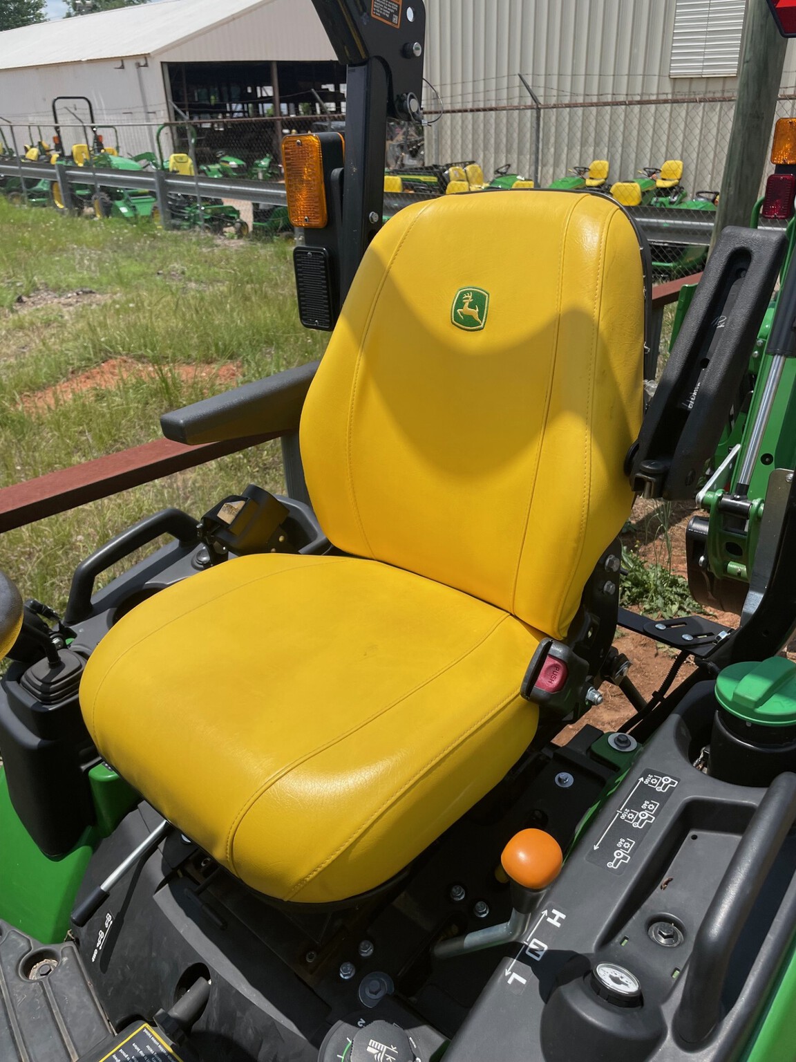 2021 John Deere 1025R Image 2