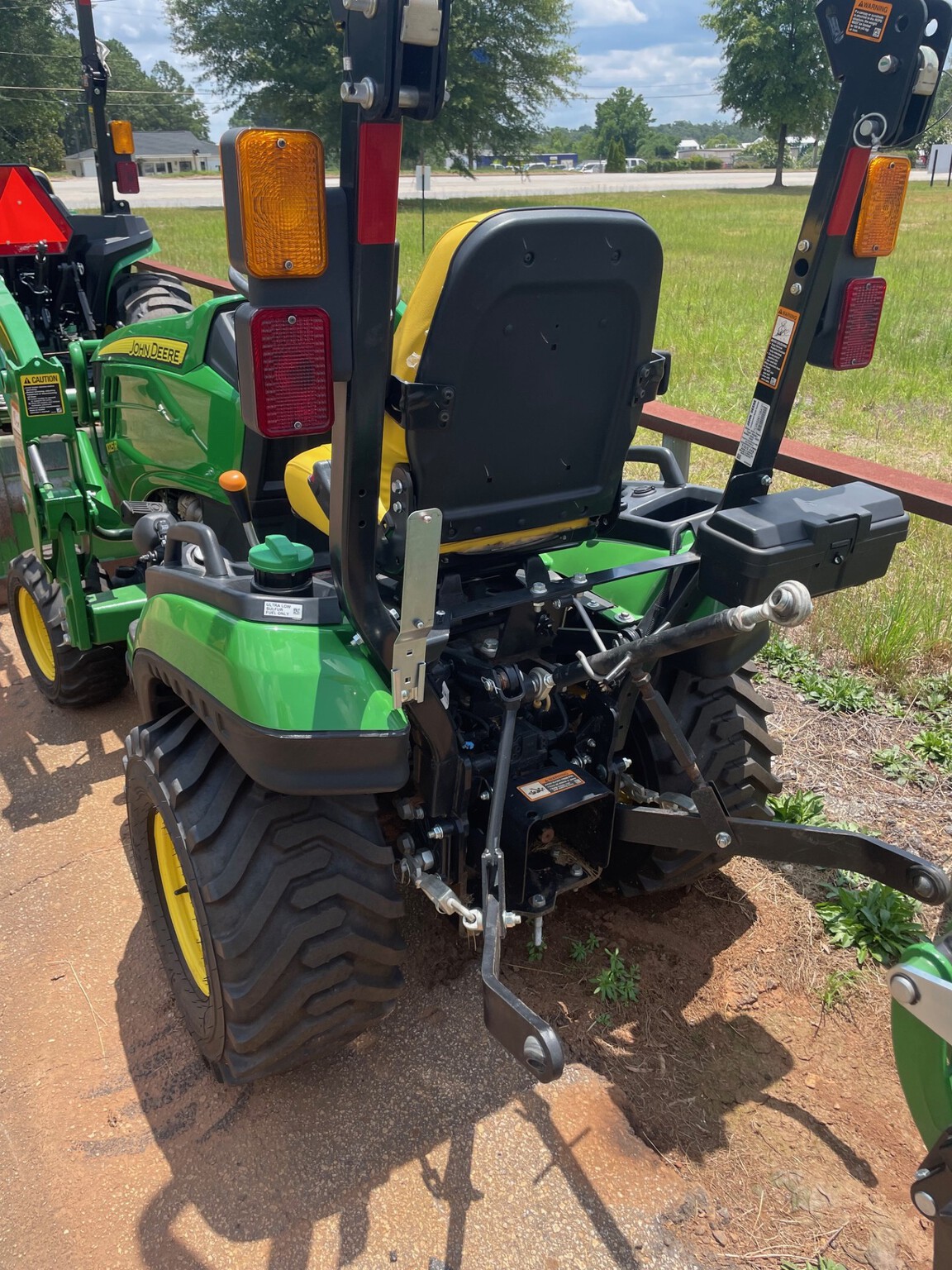 2021 John Deere 1025R Image 3