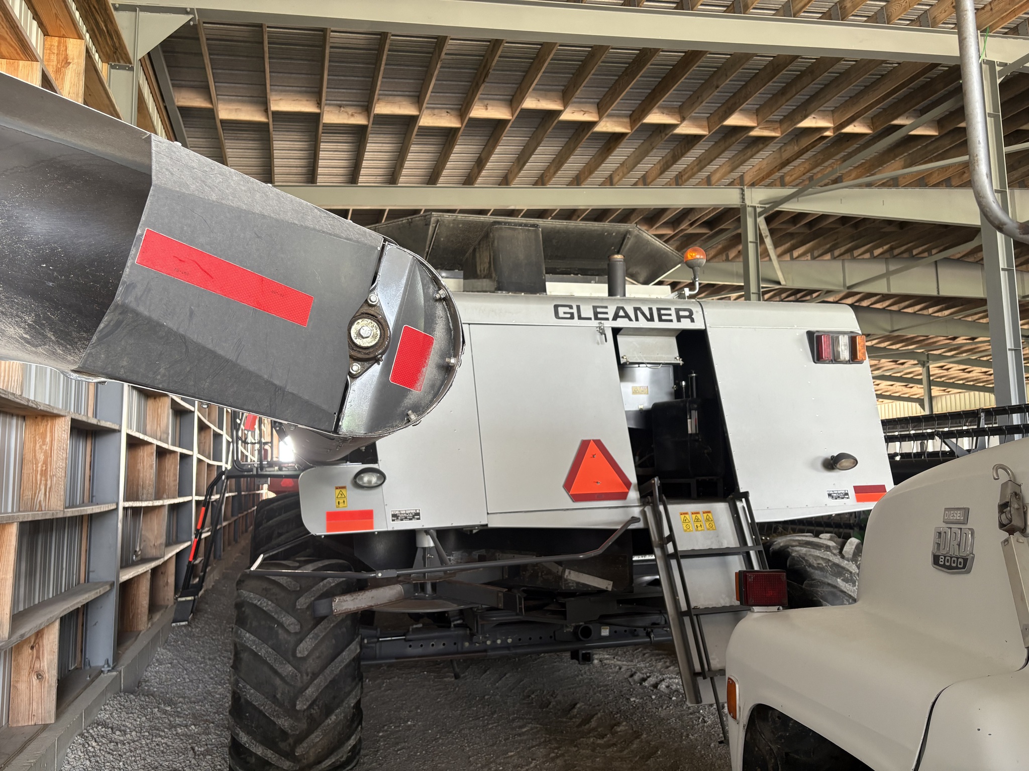 2010 Gleaner R76 Image 5