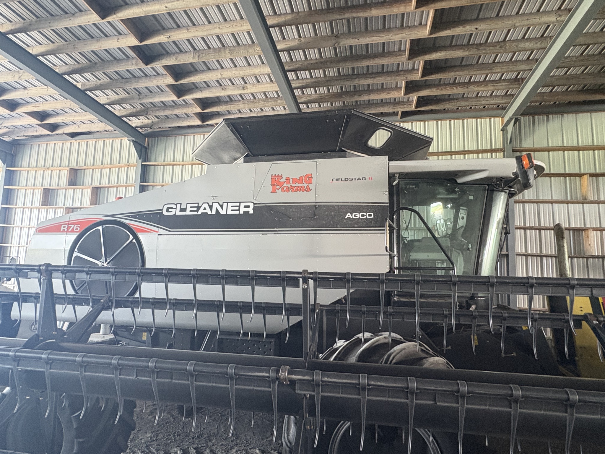 2010 Gleaner R76 Image 6
