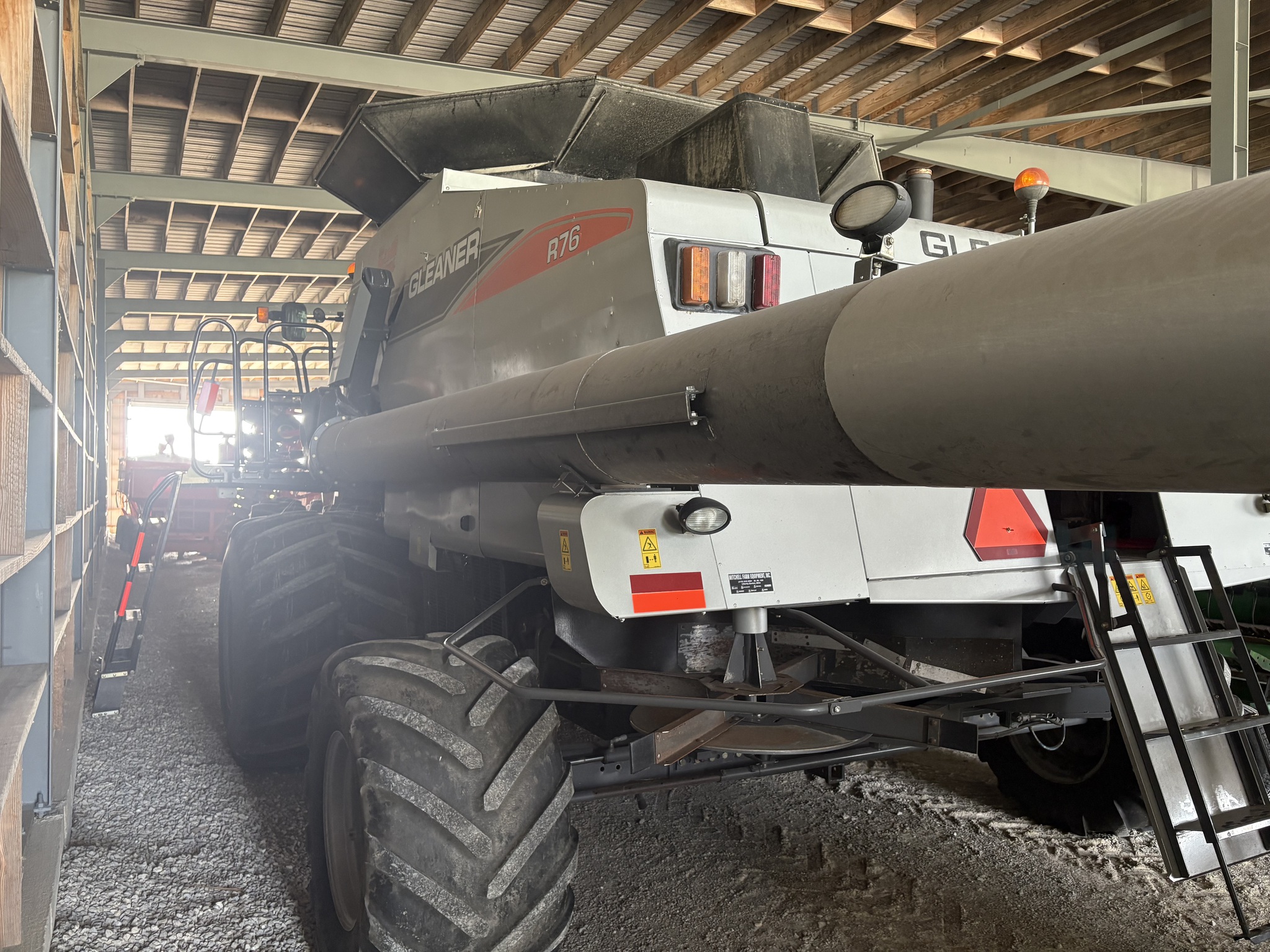 2010 Gleaner R76 Image 4