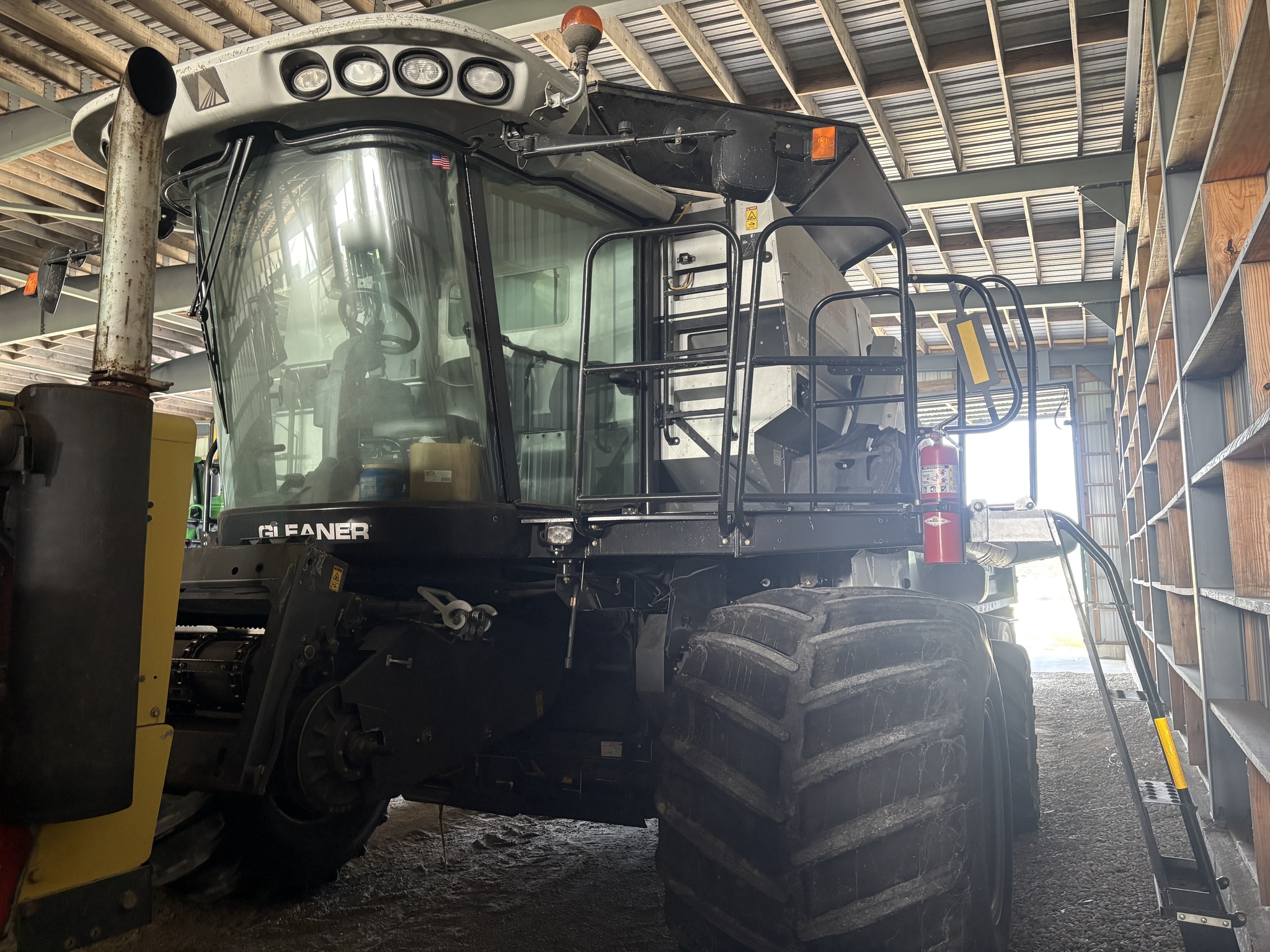 2010 Gleaner R76 Image 1