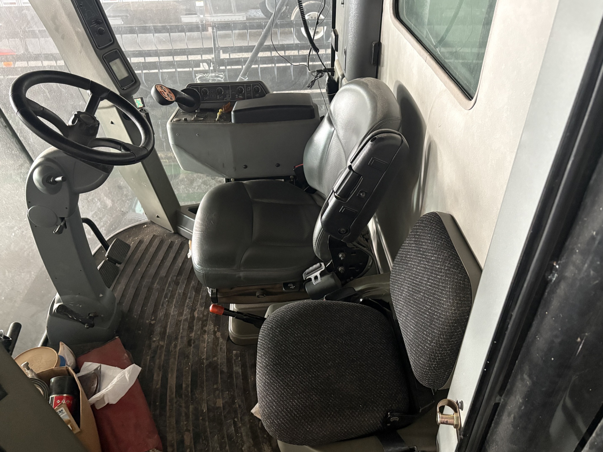 2010 Gleaner R76 Image 18