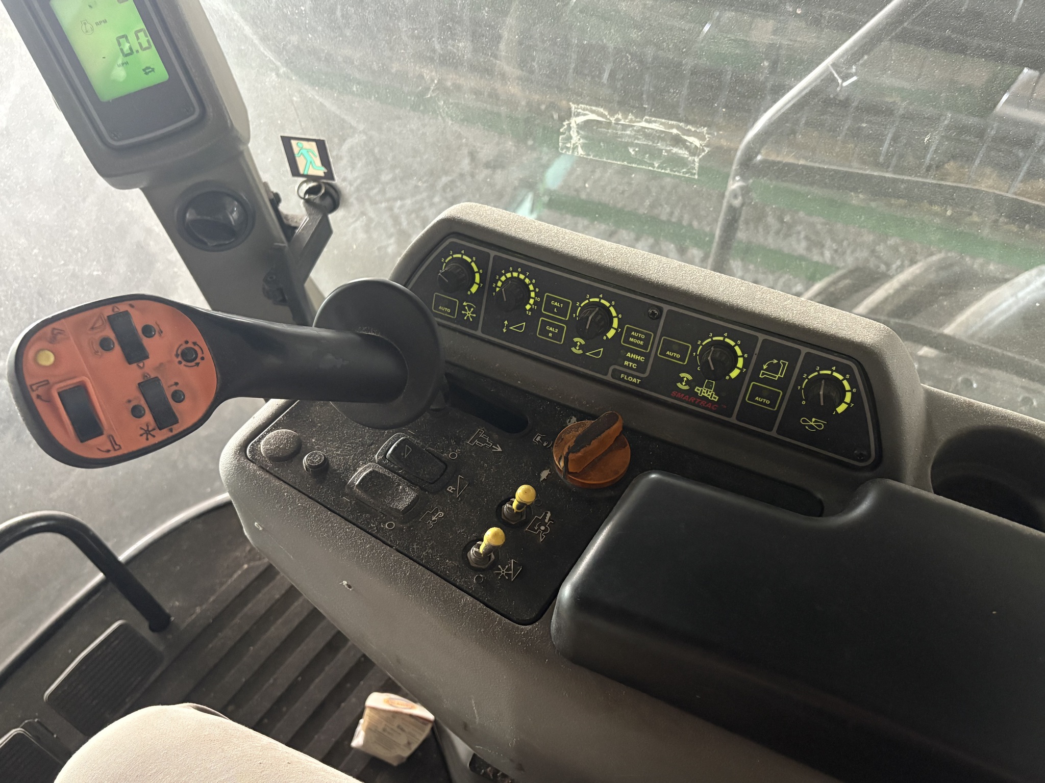2010 Gleaner R76 Image 19
