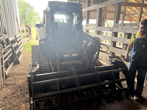 Photo of 2024 John Deere 335 P