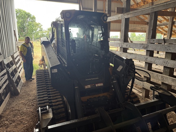 Photo of 2024 John Deere 335 P