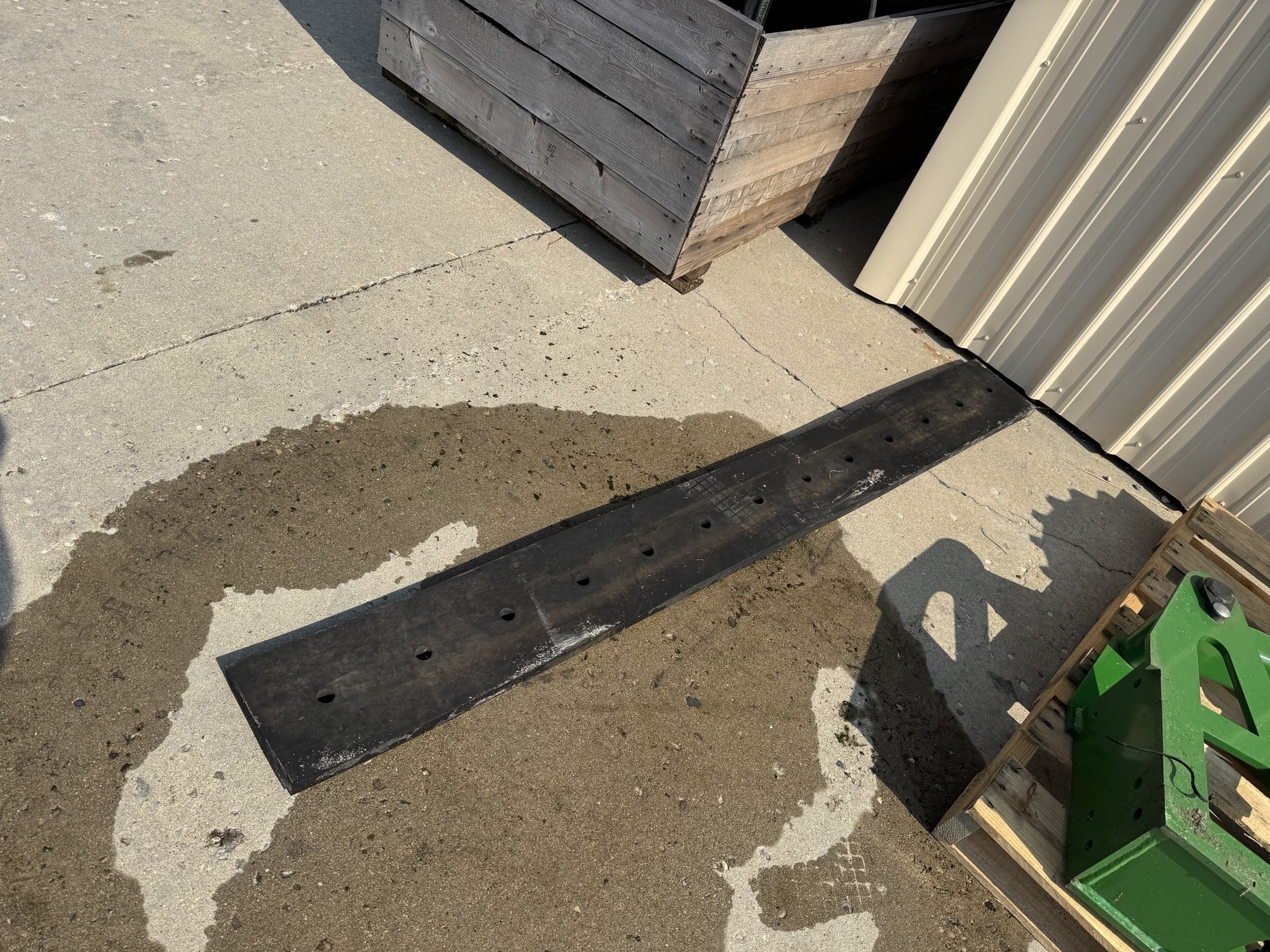 John Deere Rubber cutting edge Image 1