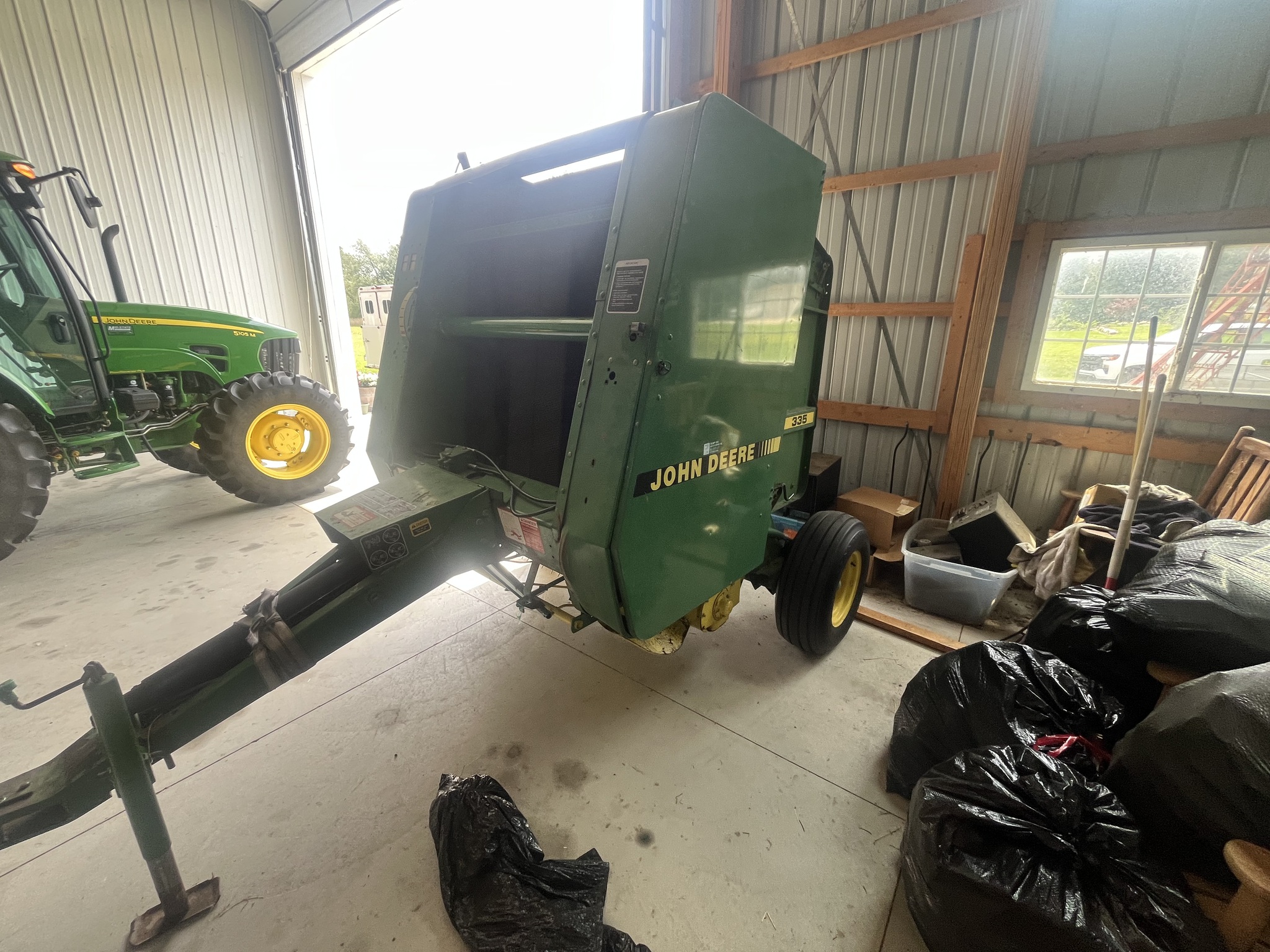 1989 John Deere 335 Image 4