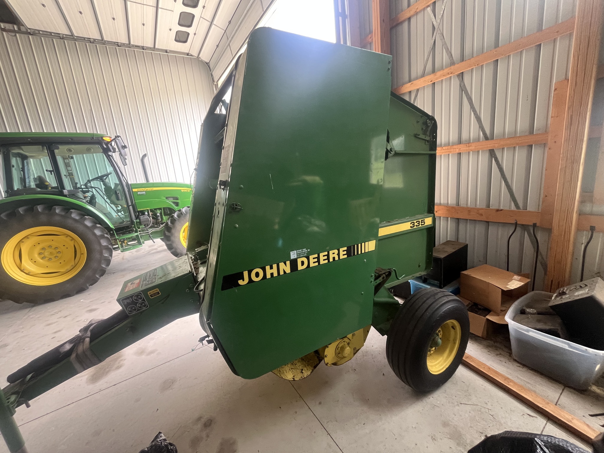 1989 John Deere 335 Image 1
