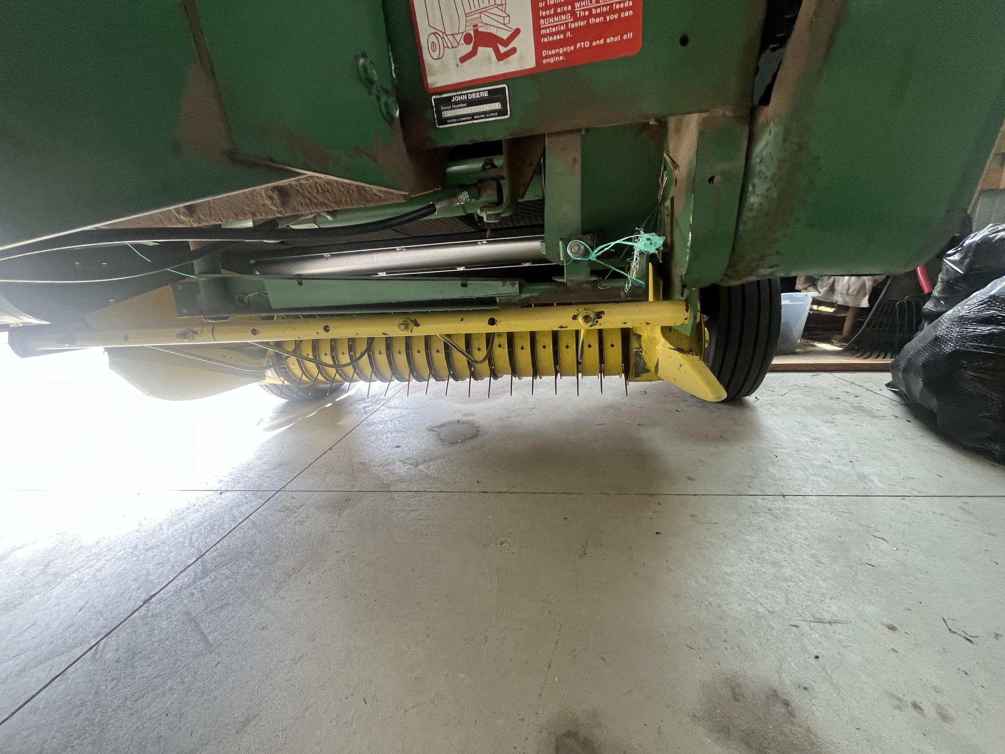 1989 John Deere 335 Image 6