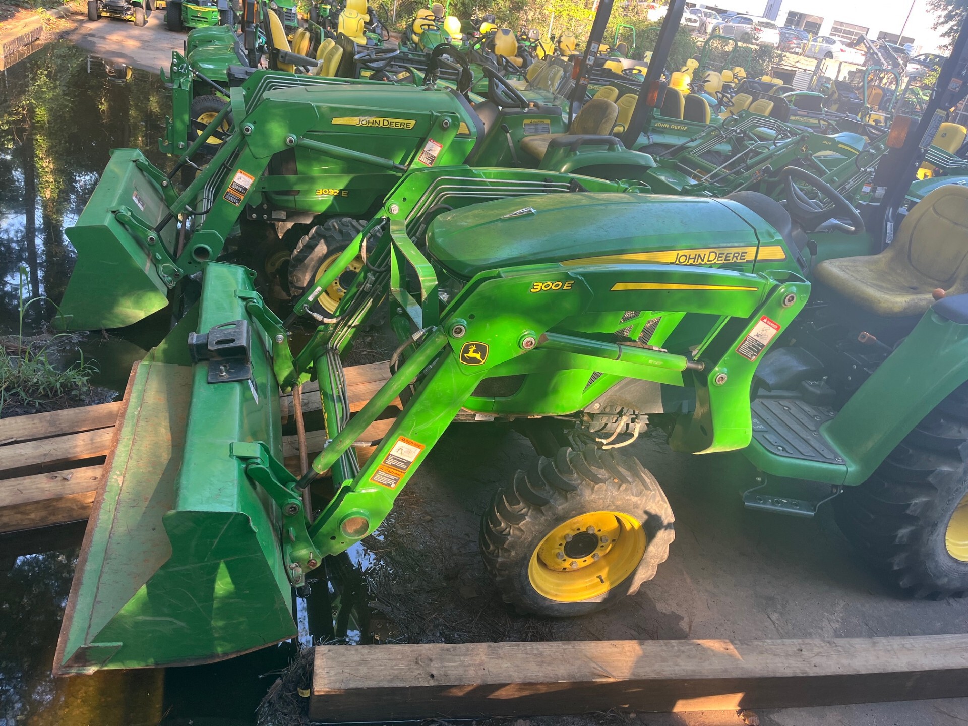 2022 John Deere 3038E Image 2