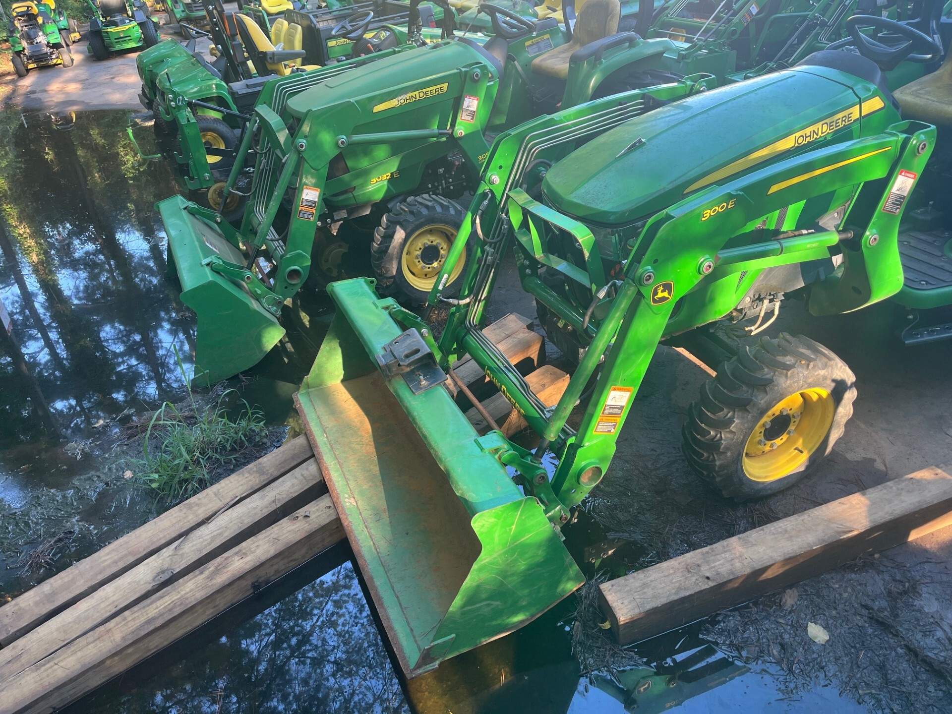 2022 John Deere 3038E Image 6