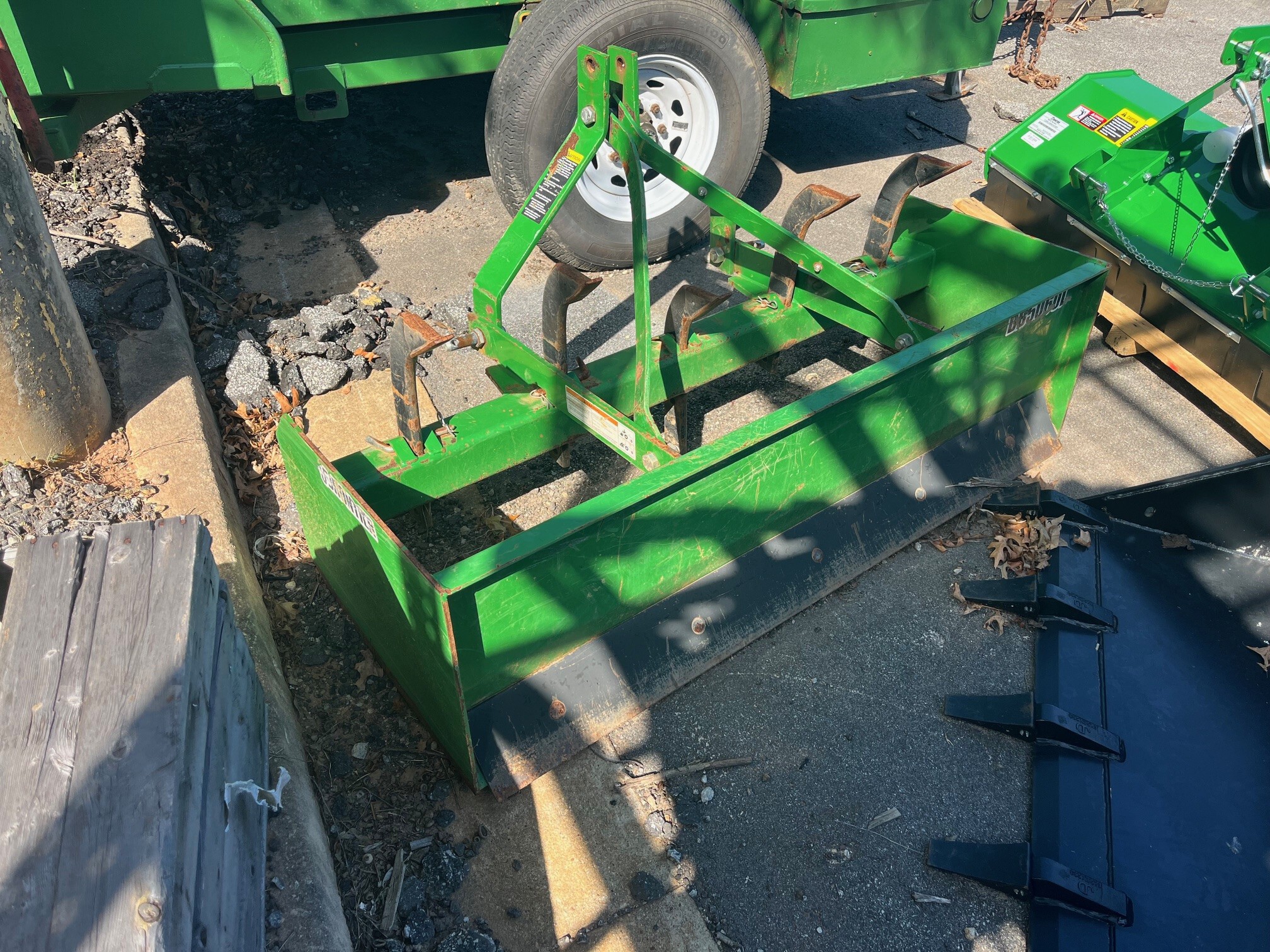 2022 John Deere 3038E Image 7