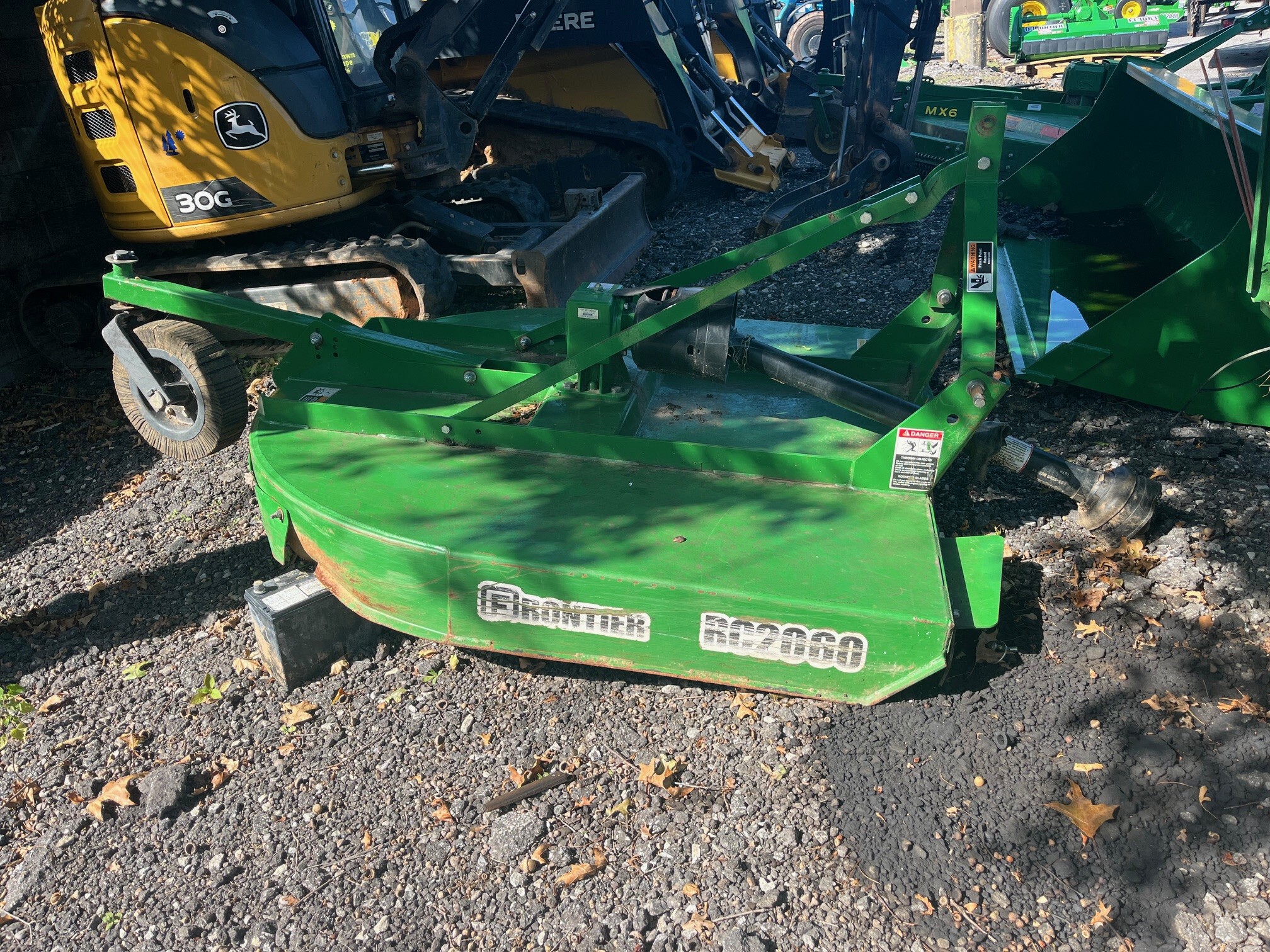 2022 John Deere 3038E Image 8