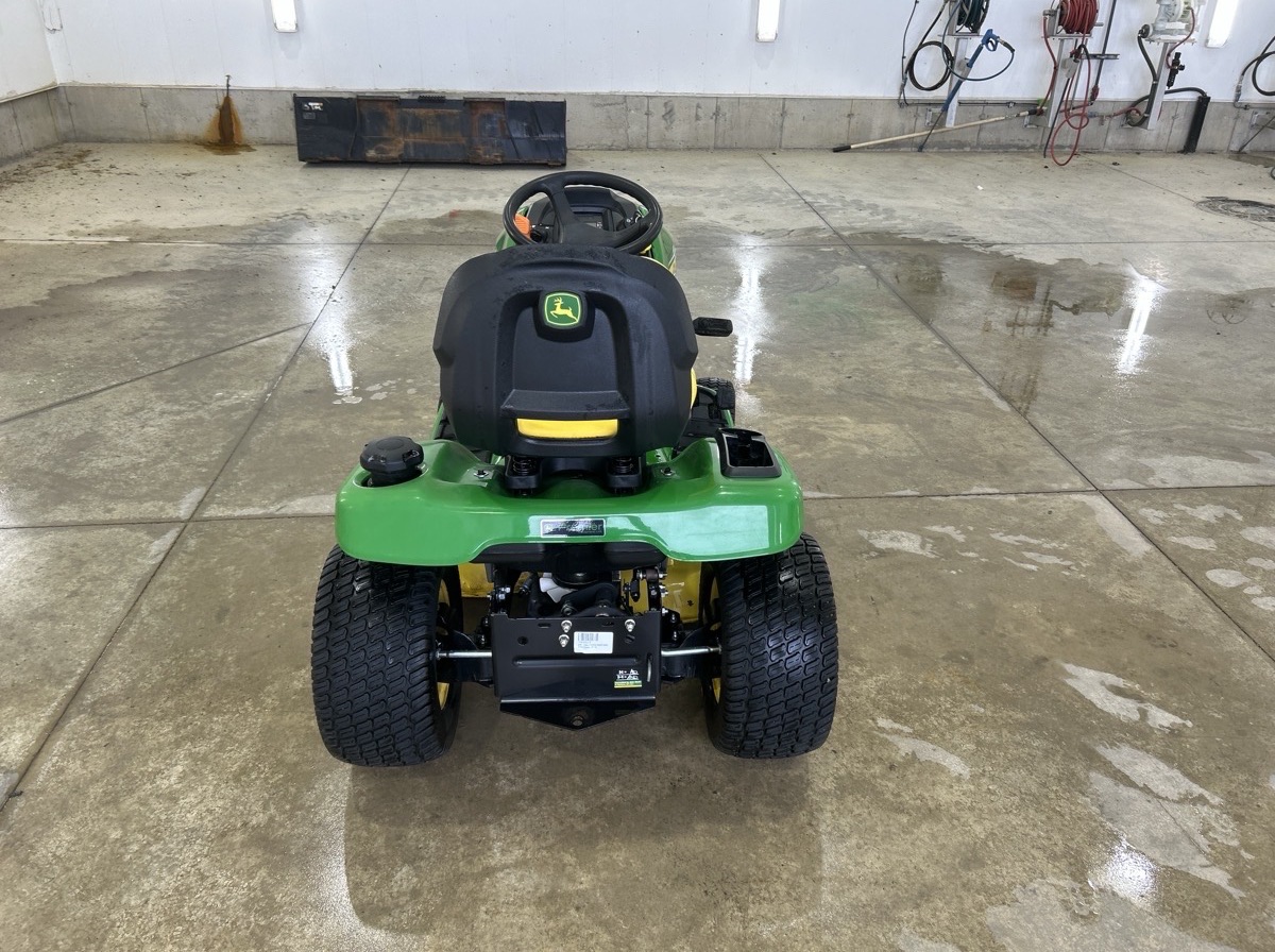 2018 John Deere X354 Image 4