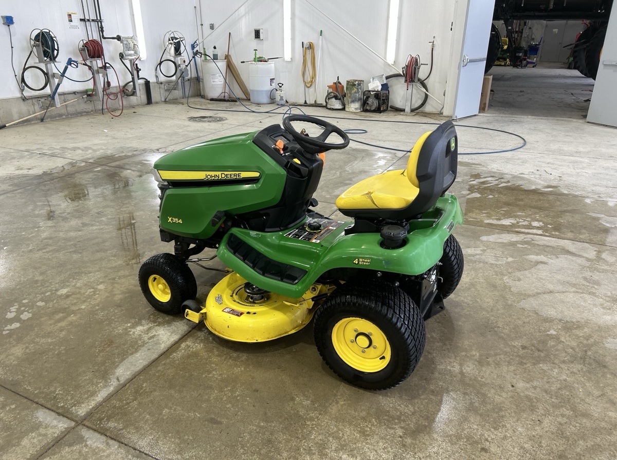 2018 John Deere X354 Image 2